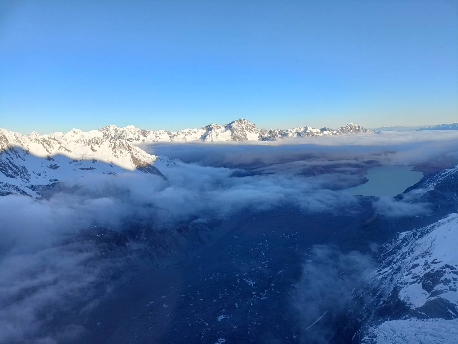 2025紐西蘭|庫克山直升機體驗~高空欣賞冰川和山脈，降落在冰川的雪地上讓你下機賞雪、踩雪喔!推薦指數5顆星星!