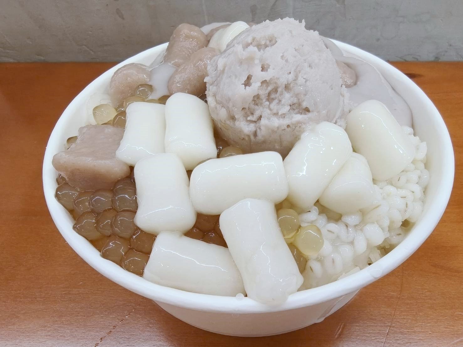 樂華夜市美食|阿爸の芋圓 樂華店。芋頭球、芋頭泥、芋圓讓你從頭芋到尾!最好吃的就是獨家蔗片冰啦! - 第8張圖 樂華夜市美食|阿爸の芋圓 樂華店。芋頭球、芋頭泥、芋圓讓你從頭芋到尾!最好吃的就是獨家蔗片冰啦!