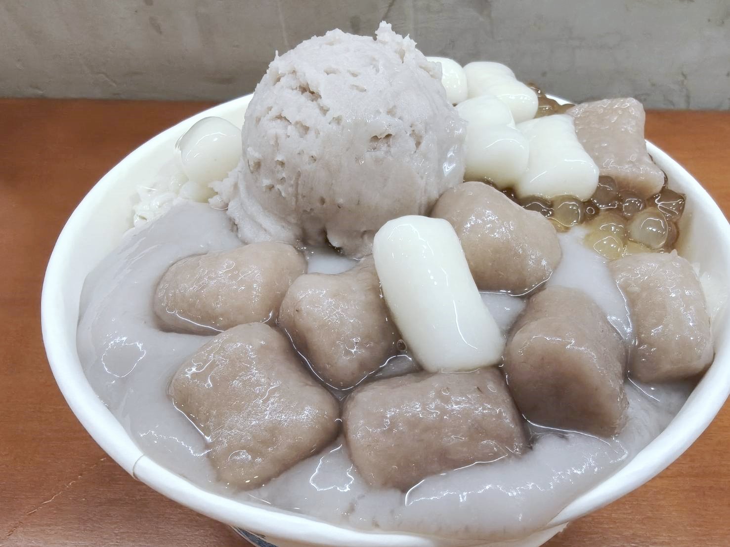 樂華夜市美食|阿爸の芋圓 樂華店。芋頭球、芋頭泥、芋圓讓你從頭芋到尾!最好吃的就是獨家蔗片冰啦! - 第6張圖 樂華夜市美食|阿爸の芋圓 樂華店。芋頭球、芋頭泥、芋圓讓你從頭芋到尾!最好吃的就是獨家蔗片冰啦!