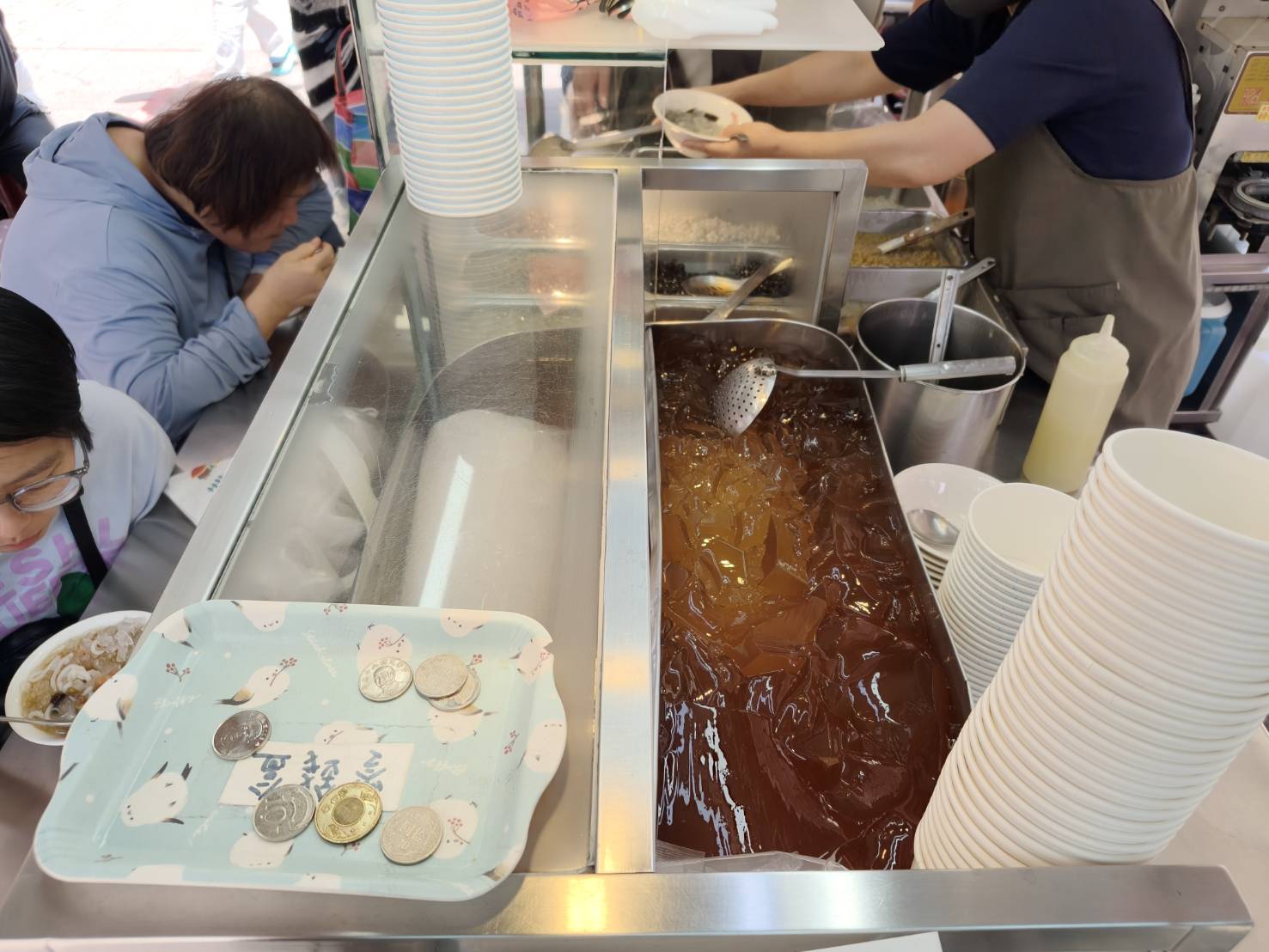 晴光市場、雙城街美食|城市愛玉~一碗60元可任意搭配1~4種料!檸檬愛玉必吃、古早味配料首推粉條、米苔目!