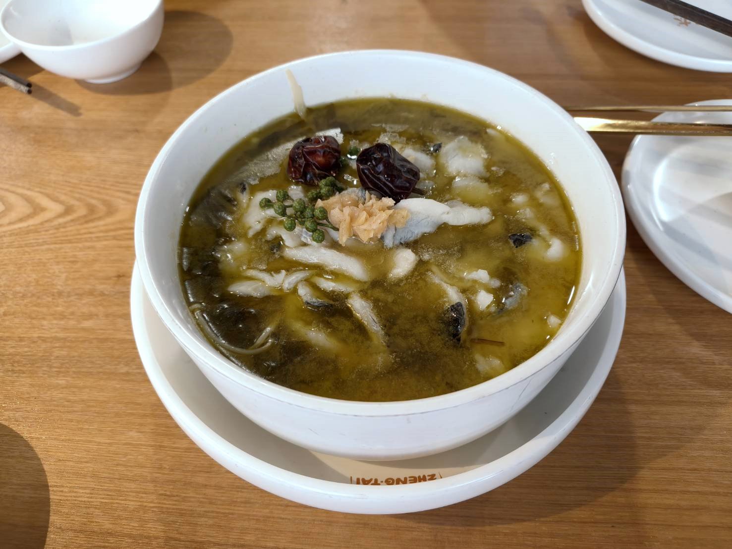 台北忠孝敦化美食|正太酸菜魚&川菜吃到飽。假日799元+10%可享35道川菜無限享用!好不好吃看個人？服務品質看運氣!內含菜單