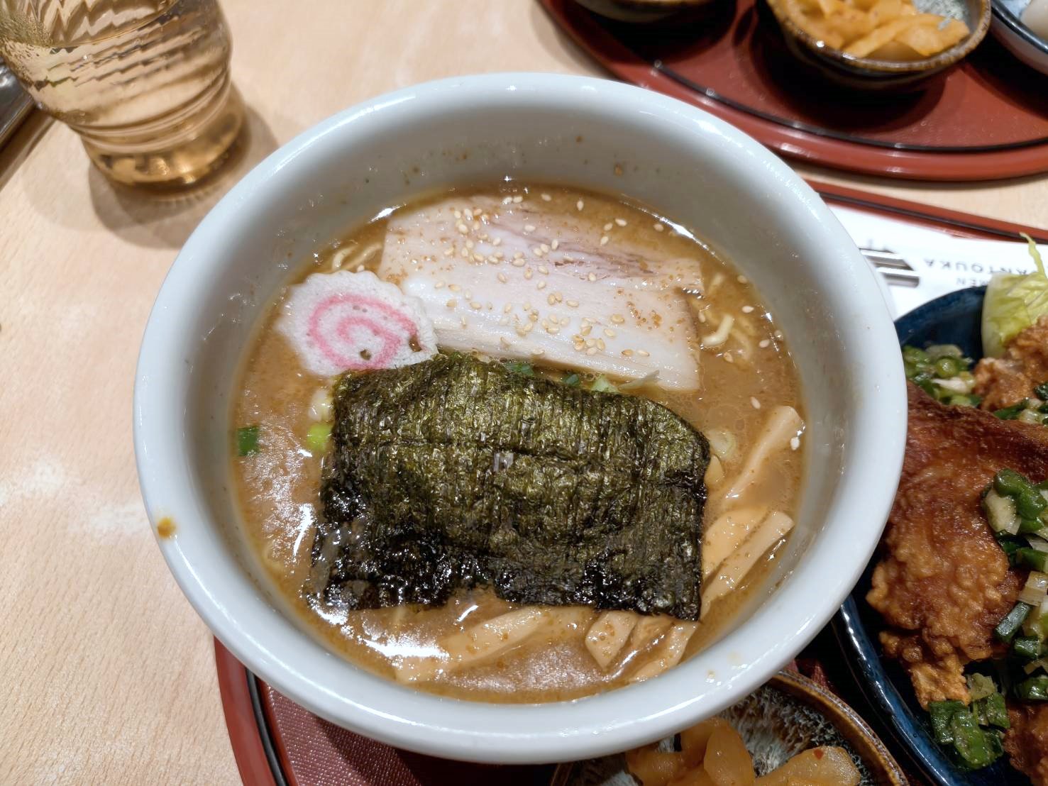 板橋美食|山頭火拉麵-板橋大遠百店。蔥鹽炸雞~愛吃蔥花的朋友一定要點!
