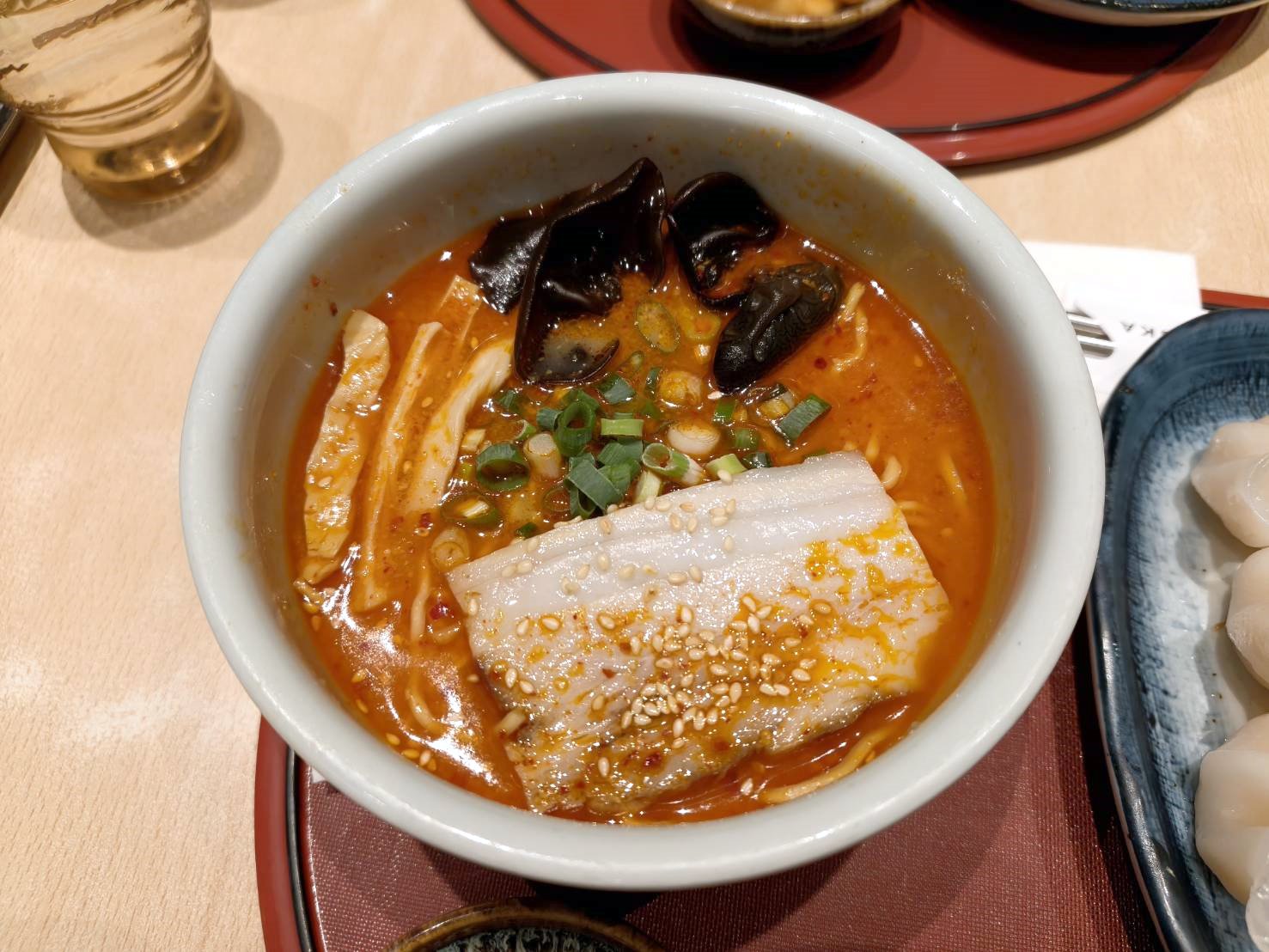 板橋美食|山頭火拉麵-板橋大遠百店。蔥鹽炸雞~愛吃蔥花的朋友一定要點!