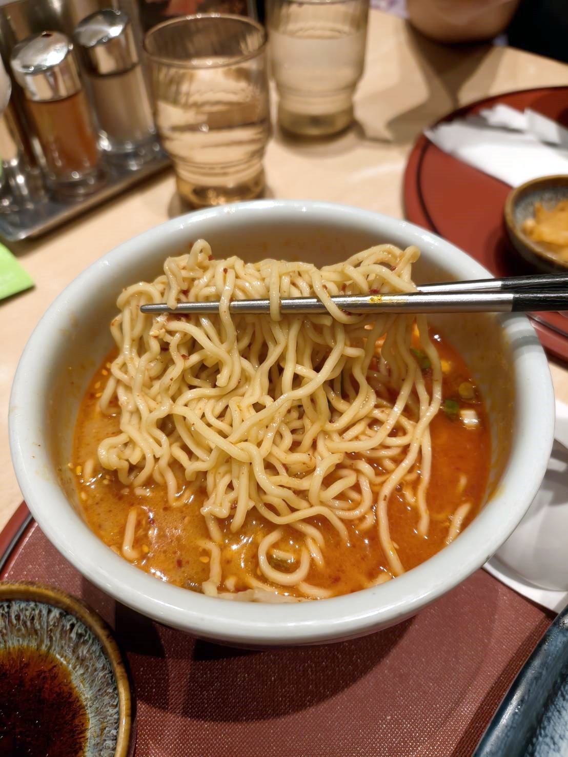 板橋美食|山頭火拉麵-板橋大遠百店。蔥鹽炸雞~愛吃蔥花的朋友一定要點!
