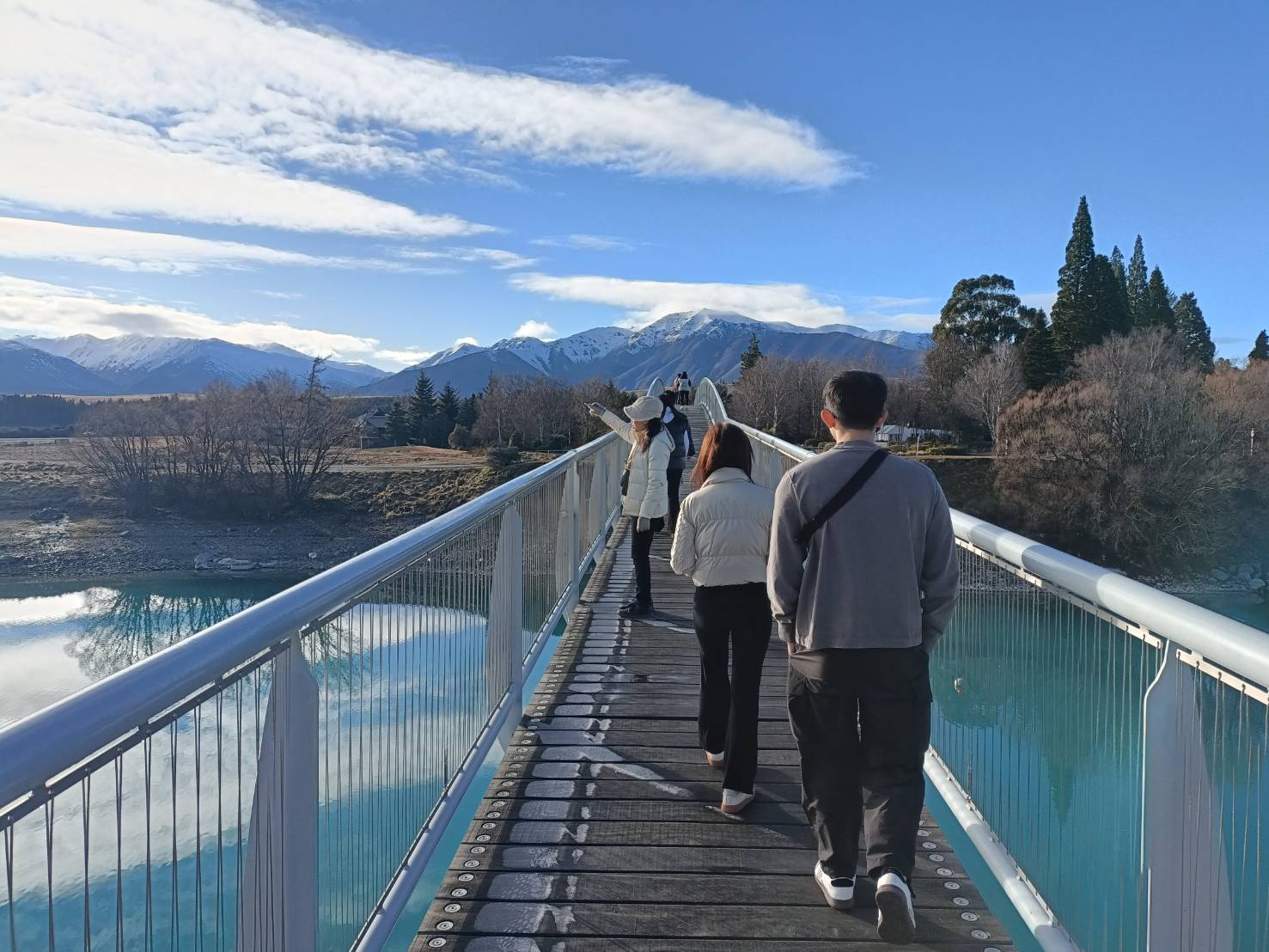 2025紐西蘭|蒂卡波湖 Lake Tekapo白色拱橋、好牧羊人教堂