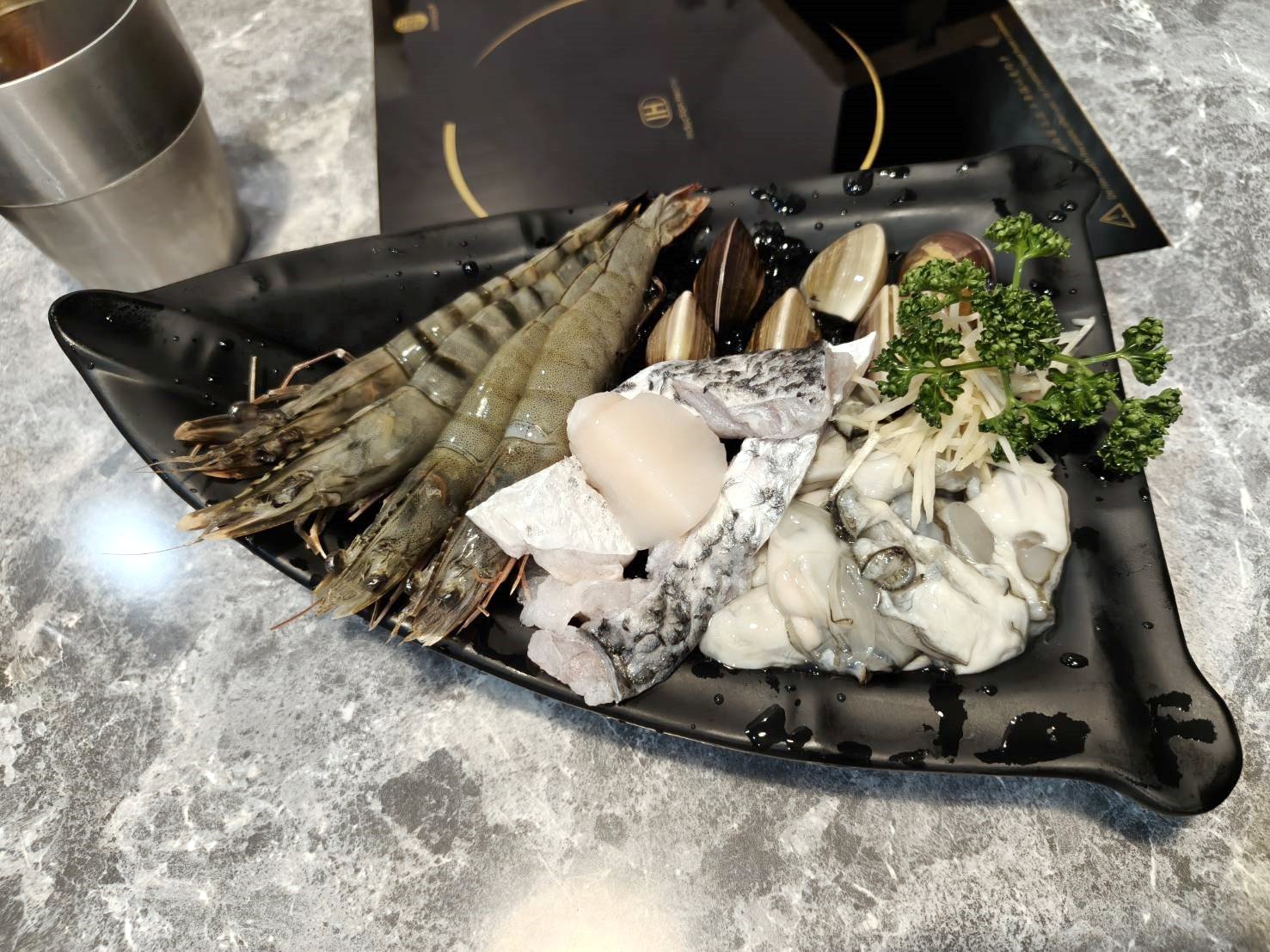 台北國父紀念館美食|嚮樂鍋物-大安店。蔬菜、飲料、冰淇淋、甜點隨你吃!
