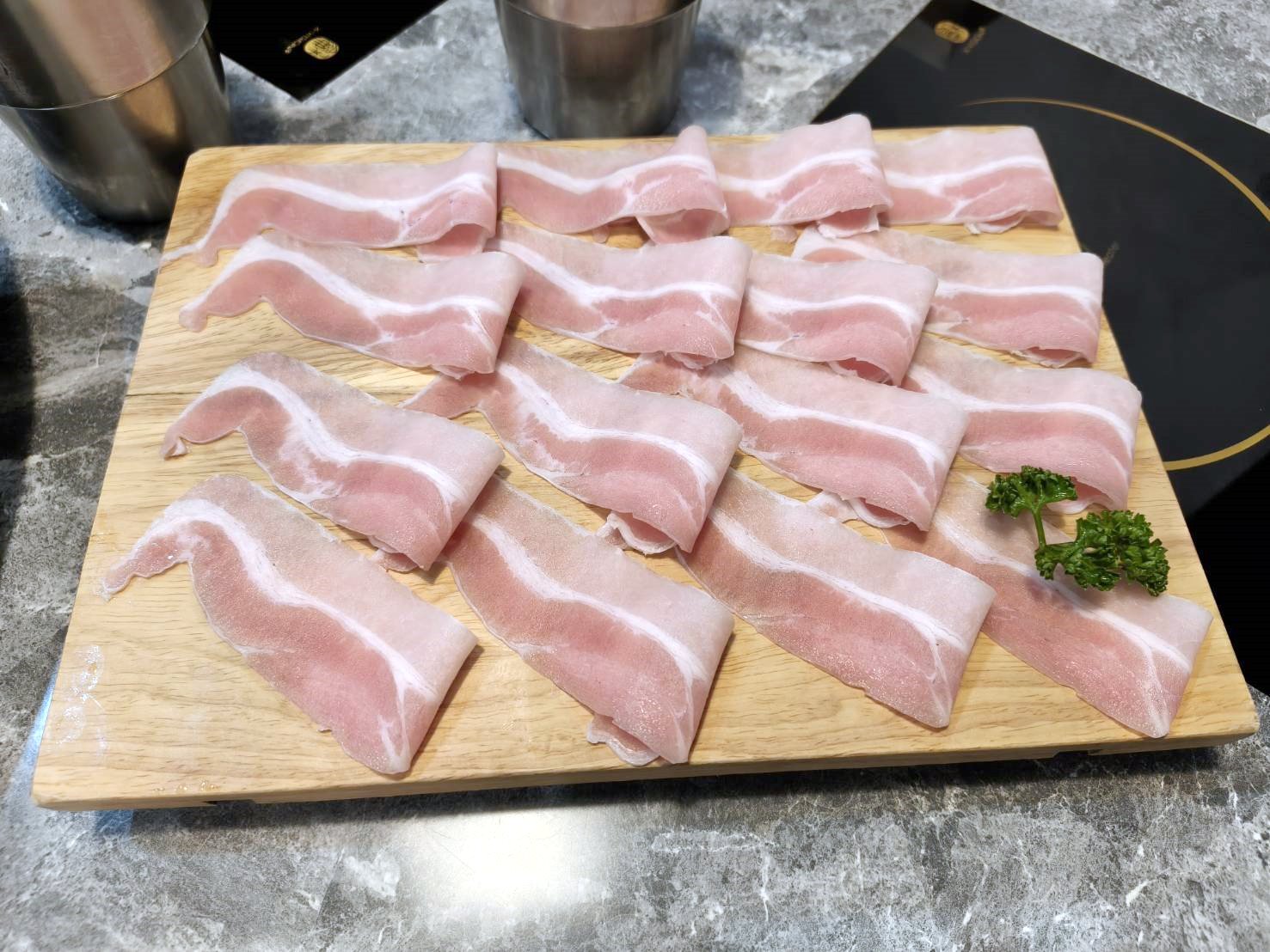 台北國父紀念館美食|嚮樂鍋物-大安店。蔬菜、飲料、冰淇淋、甜點隨你吃!