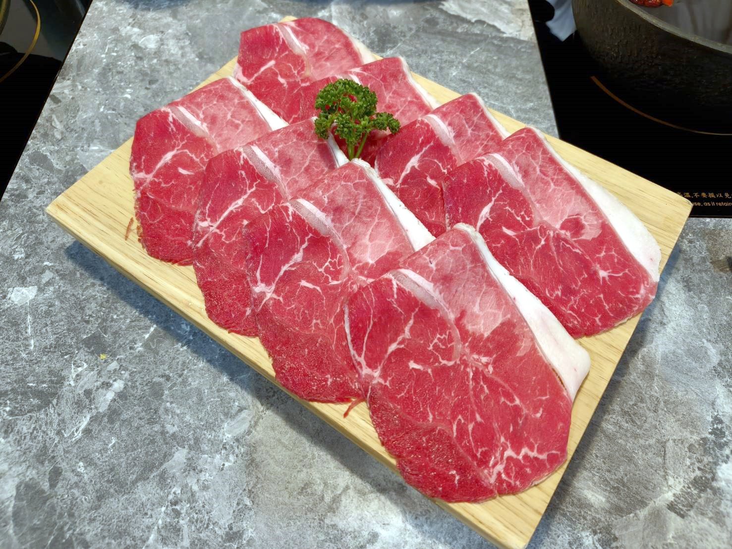 台北國父紀念館美食|嚮樂鍋物-大安店。蔬菜、飲料、冰淇淋、甜點隨你吃!
