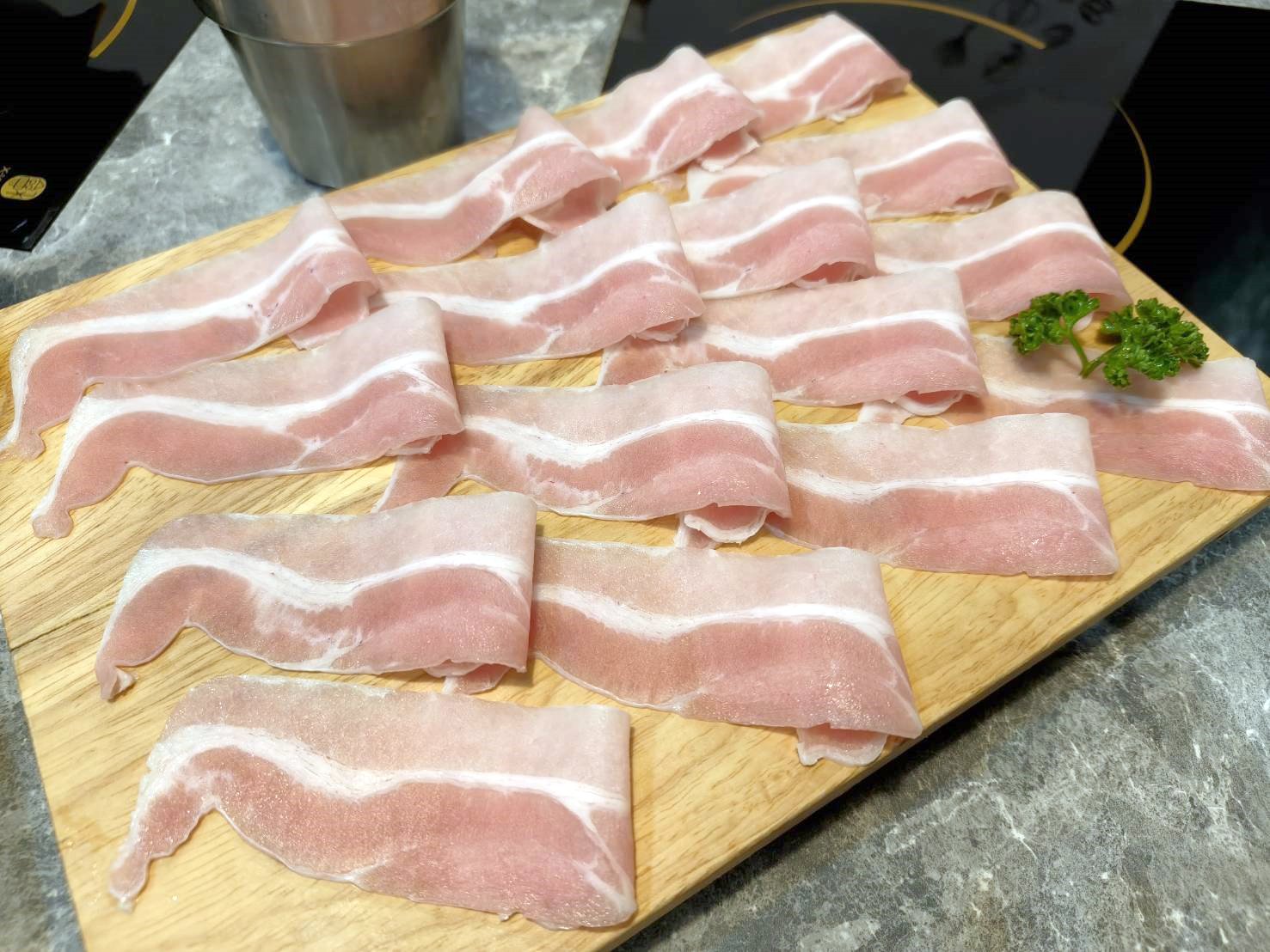 台北國父紀念館美食|嚮樂鍋物-大安店。蔬菜、飲料、冰淇淋、甜點隨你吃!