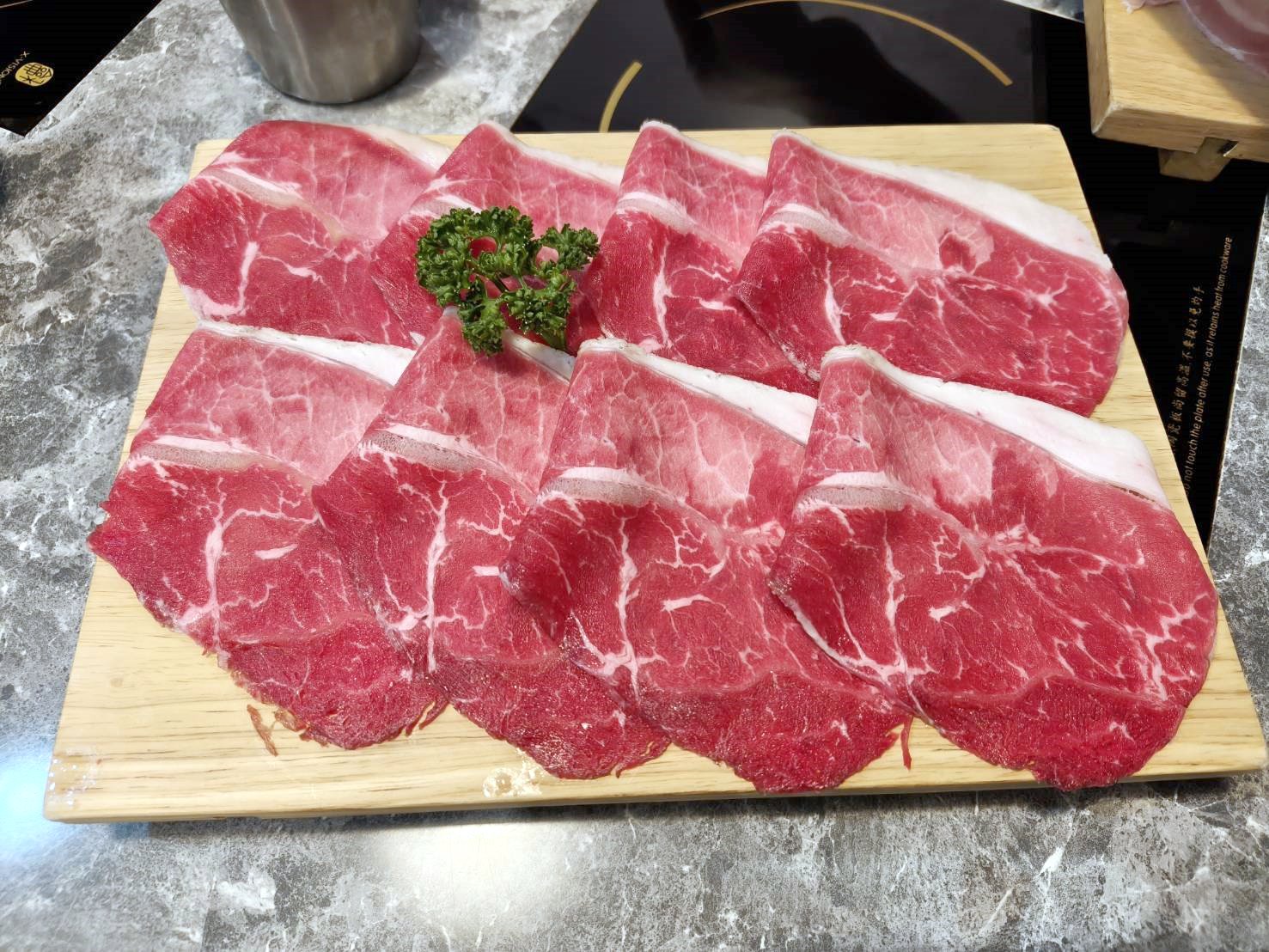 台北國父紀念館美食|嚮樂鍋物-大安店。蔬菜、飲料、冰淇淋、甜點隨你吃!