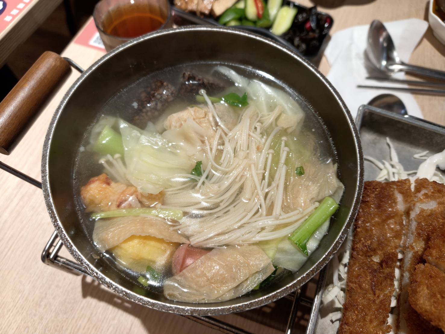 台北士林區美食|鐵鍋門一鍋一燒專賣店。一次吃到火鍋與鐵板料理,讓你一餐雙享受! - 第9張圖 台北士林區美食|鐵鍋門一鍋一燒專賣店。一次吃到火鍋與鐵板料理,讓你一餐雙享受!
