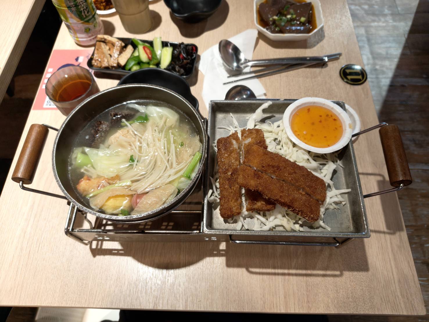 台北士林區美食|鐵鍋門一鍋一燒專賣店。一次吃到火鍋與鐵板料理,讓你一餐雙享受! - 第8張圖 台北士林區美食|鐵鍋門一鍋一燒專賣店。一次吃到火鍋與鐵板料理,讓你一餐雙享受!