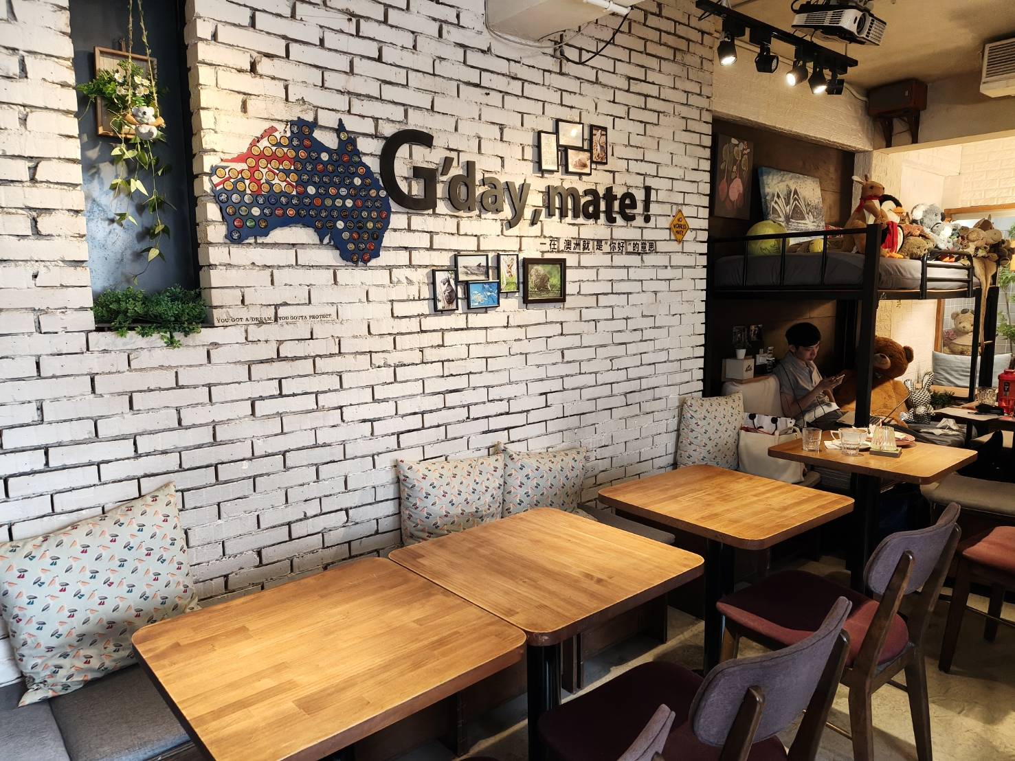 台北中山區咖啡廳|澳氏咖啡 Aussie Cafe。進入餐廳開啟前往澳洲的任意門，享受澳式餐點與美食!
