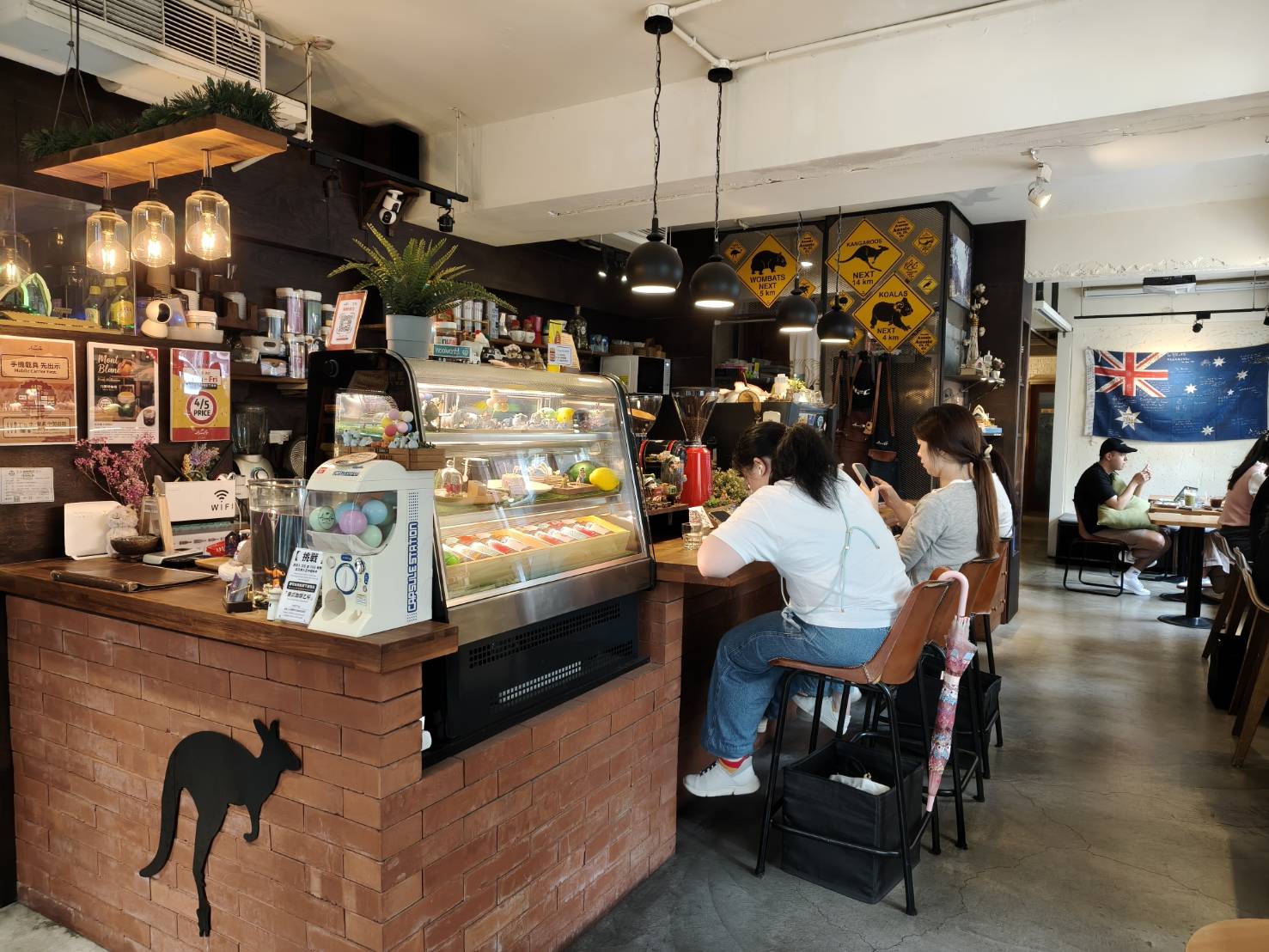 台北中山區咖啡廳|澳氏咖啡 Aussie Cafe。進入餐廳開啟前往澳洲的任意門，享受澳式餐點與美食!