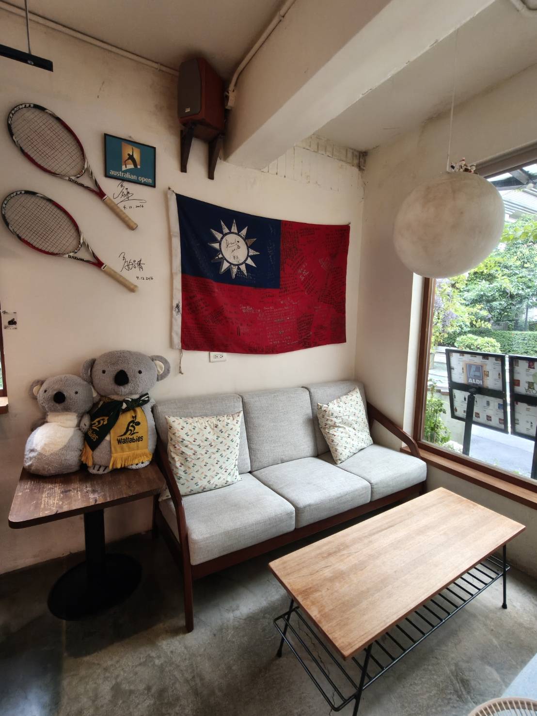 台北中山區咖啡廳|澳氏咖啡 Aussie Cafe。進入餐廳開啟前往澳洲的任意門，享受澳式餐點與美食!