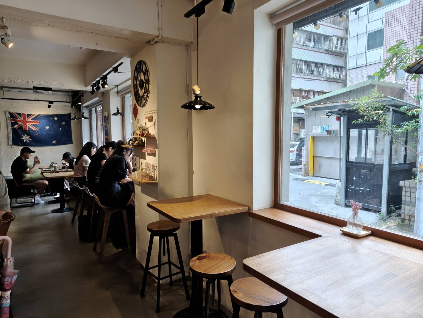 台北中山區咖啡廳|澳氏咖啡 Aussie Cafe。進入餐廳開啟前往澳洲的任意門，享受澳式餐點與美食!