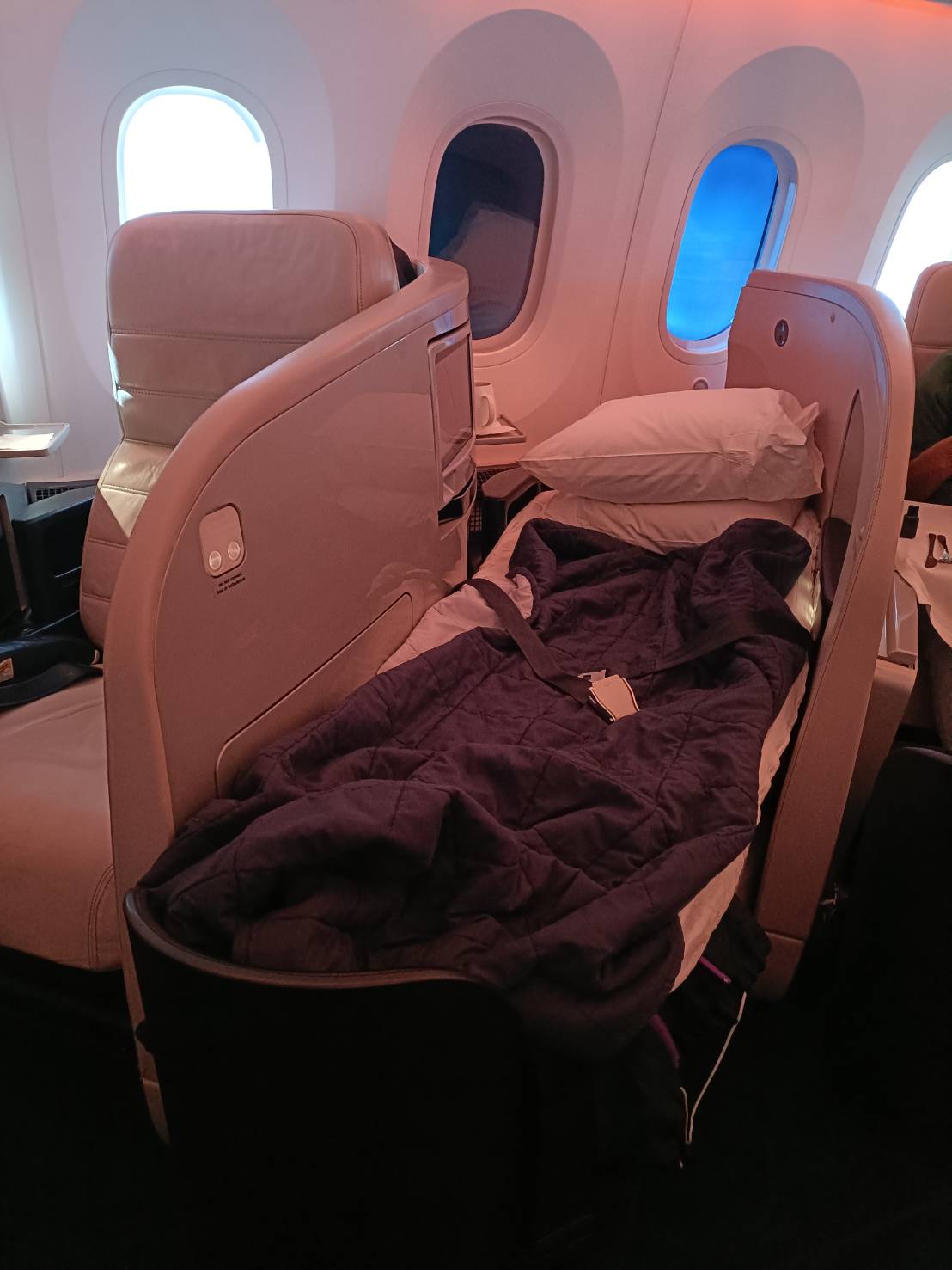 2025紐西蘭|紐西蘭航空Boeing 787-9 V2全躺平式商務艙!NZ 77航班奧克蘭直飛台北。 - 第29張圖 2025紐西蘭|紐西蘭航空Boeing 787-9 V2全躺平式商務艙!NZ 77航班奧克蘭直飛台北。