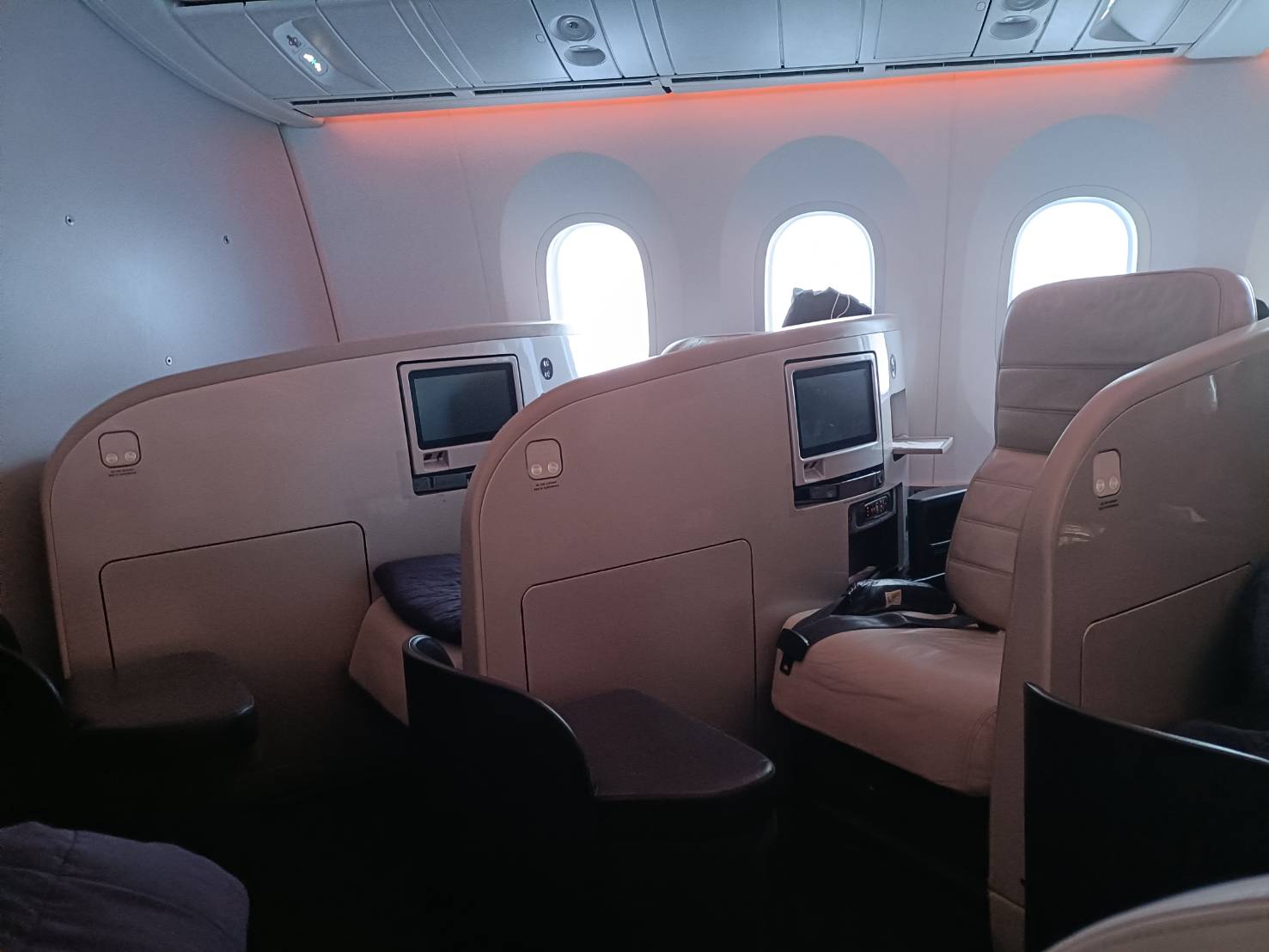 2025紐西蘭|紐西蘭航空Boeing 787-9 V2全躺平式商務艙!NZ 77航班奧克蘭直飛台北。 - 第3張圖 2025紐西蘭|紐西蘭航空Boeing 787-9 V2全躺平式商務艙!NZ 77航班奧克蘭直飛台北。