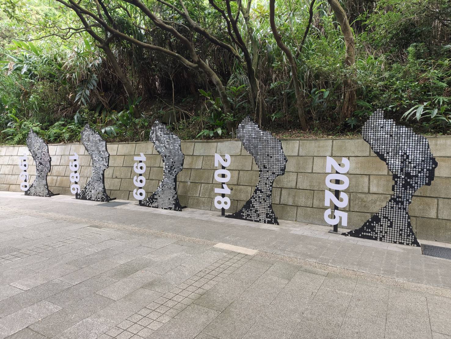 野柳地質公園~暫時拋開工作的煩人、來這裡走走,看看女王頭和俏皮公主吧! - 第2張圖 野柳地質公園~暫時拋開工作的煩人、來這裡走走,看看女王頭和俏皮公主吧!