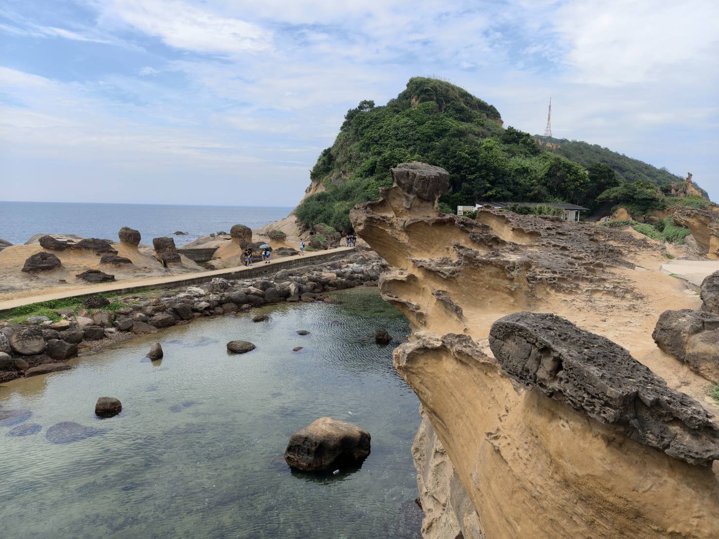 野柳地質公園~暫時拋開工作的煩人、來這裡走走,看看女王頭和俏皮公主吧! - 第12張圖 野柳地質公園~暫時拋開工作的煩人、來這裡走走,看看女王頭和俏皮公主吧!