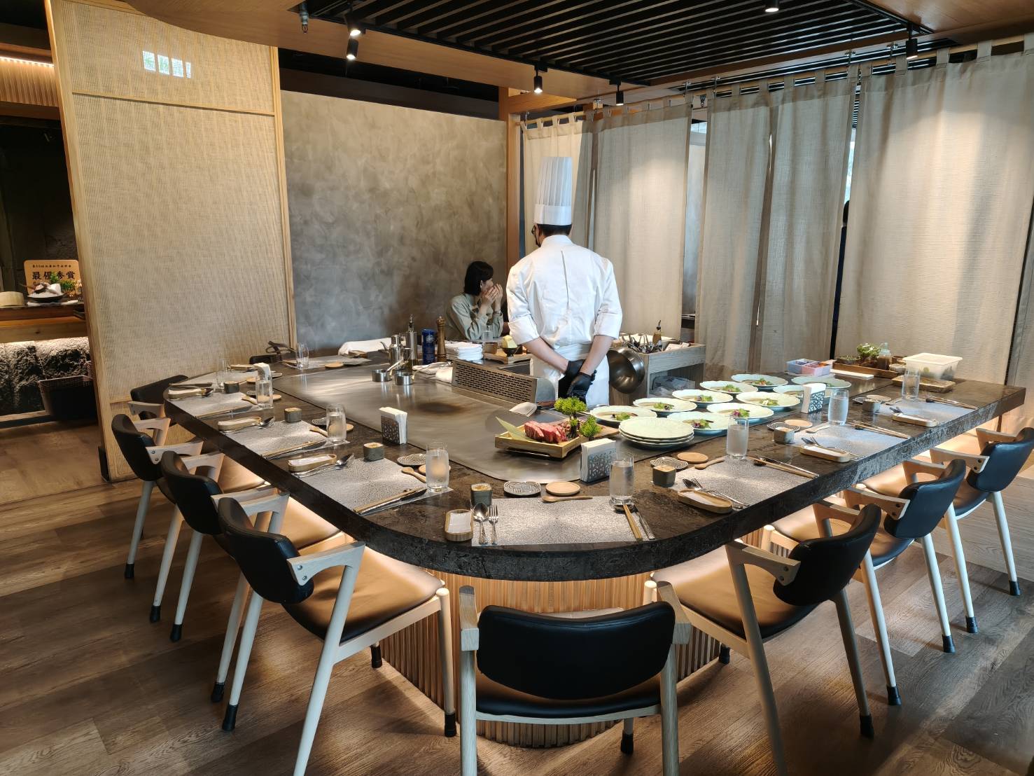 桃園美食|一鰭會無菜單鐵板燒料理。午餐套餐1人1580元+10%享9道佳餚