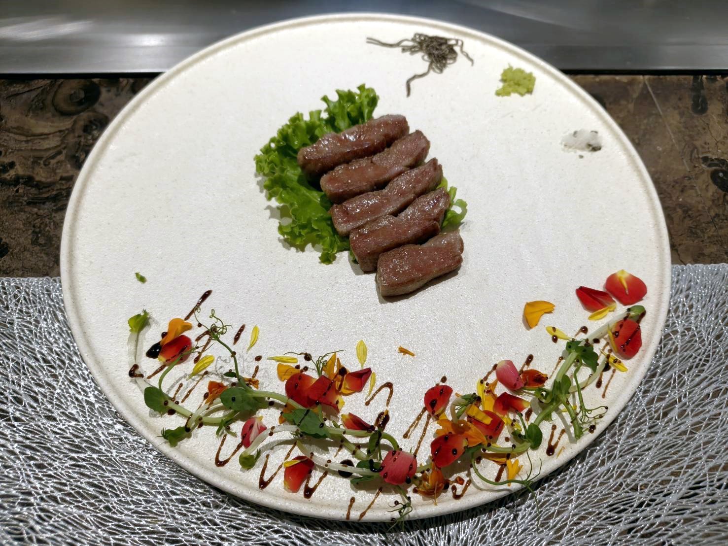 桃園美食|一鰭會無菜單鐵板燒料理。午餐套餐1人1580元+10%享9道佳餚