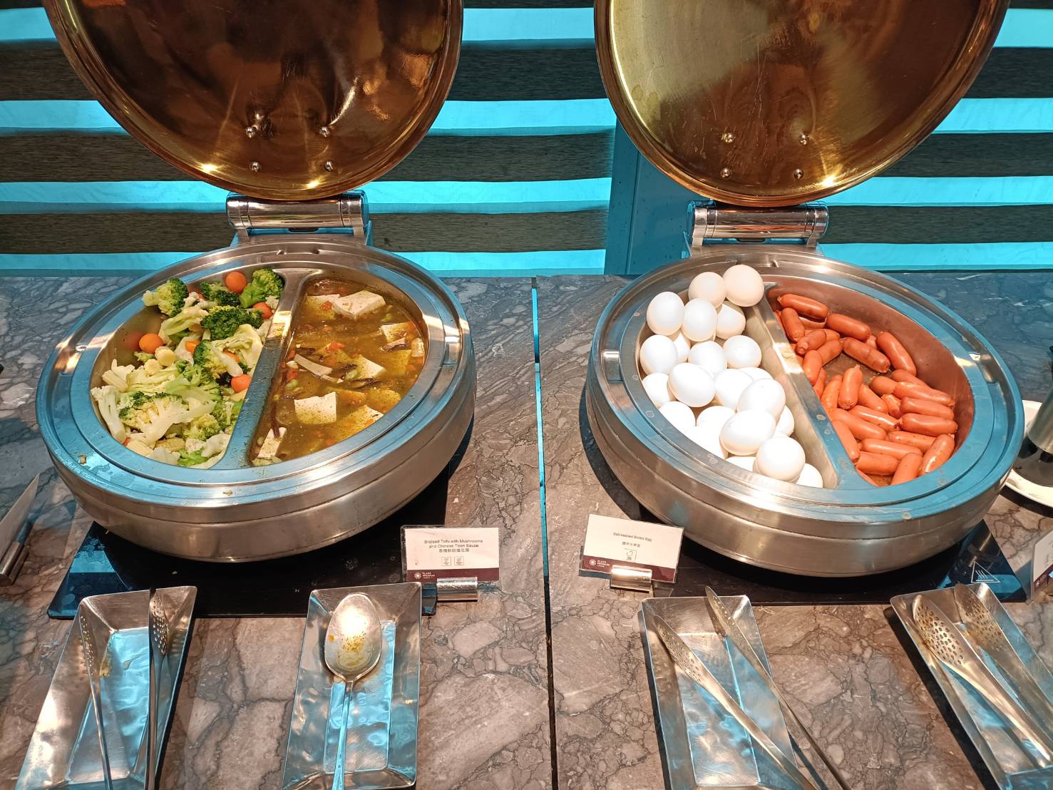 環亞機場貴賓室第二航廈A區 plaza premium lounge。整體CP值很高喔~不輸各大航空貴賓室喔!