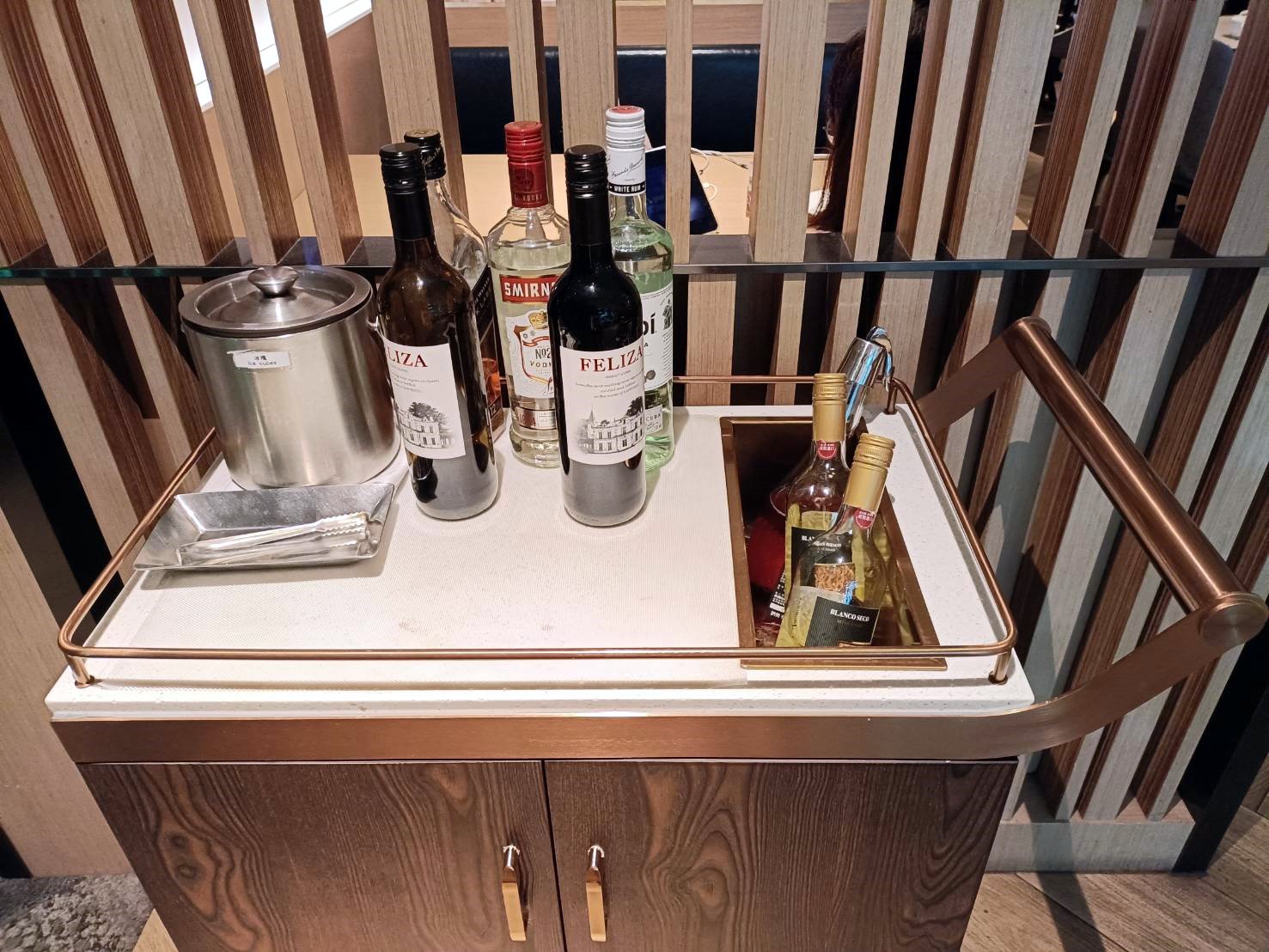 環亞機場貴賓室第二航廈A區 plaza premium lounge。整體CP值很高喔~不輸各大航空貴賓室喔!