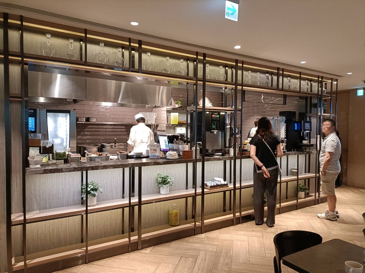 環亞機場貴賓室第二航廈A區 plaza premium lounge。整體CP值很高喔~不輸各大航空貴賓室喔!