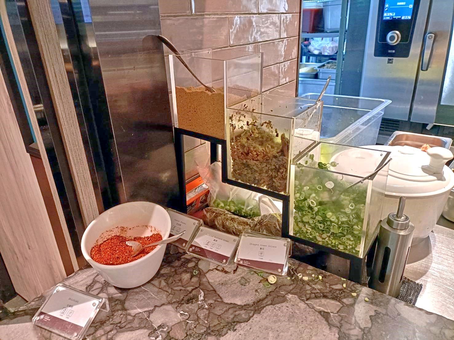 環亞機場貴賓室第二航廈A區 plaza premium lounge。整體CP值很高喔~不輸各大航空貴賓室喔!