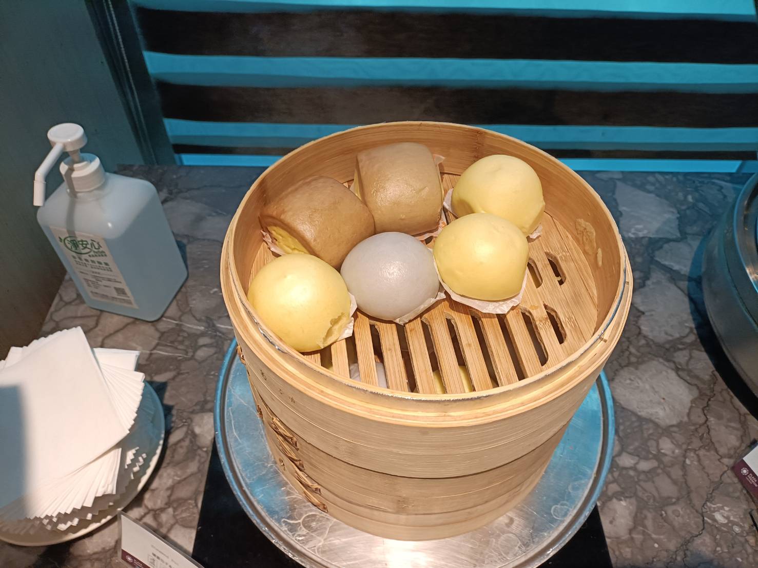 環亞機場貴賓室第二航廈A區 plaza premium lounge。整體CP值很高喔~不輸各大航空貴賓室喔!