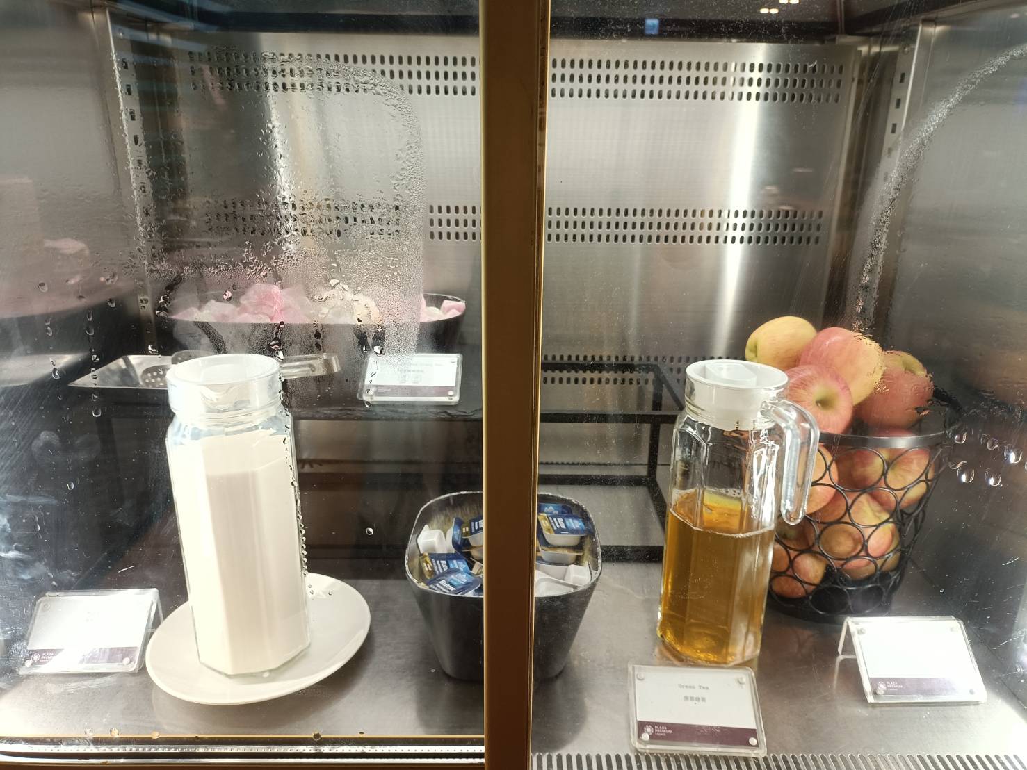 環亞機場貴賓室第二航廈A區 plaza premium lounge。整體CP值很高喔~不輸各大航空貴賓室喔!