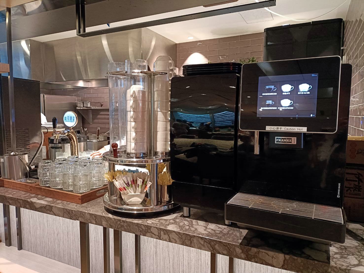 環亞機場貴賓室第二航廈A區 plaza premium lounge。整體CP值很高喔~不輸各大航空貴賓室喔!