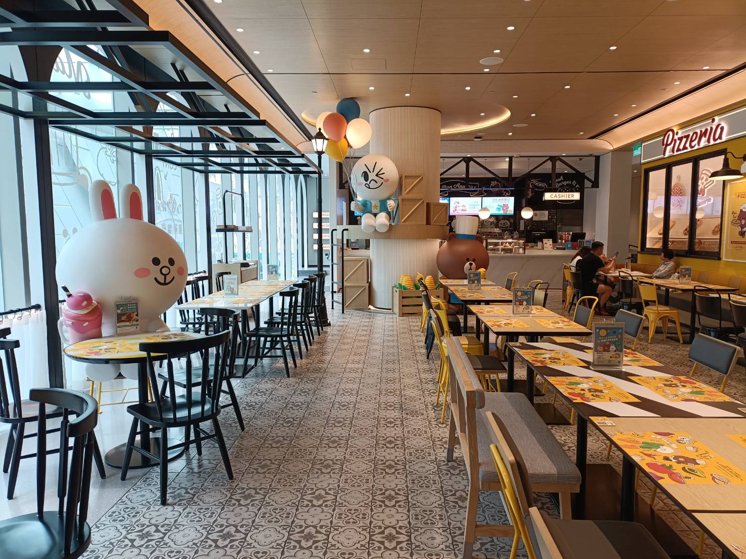 澳門| 澳門葡京人 BROWN & FRIENDS CAFE & BISTRO ~快來跟LINE FRIENDS熊大、兔兔、熊美一起用餐吧!