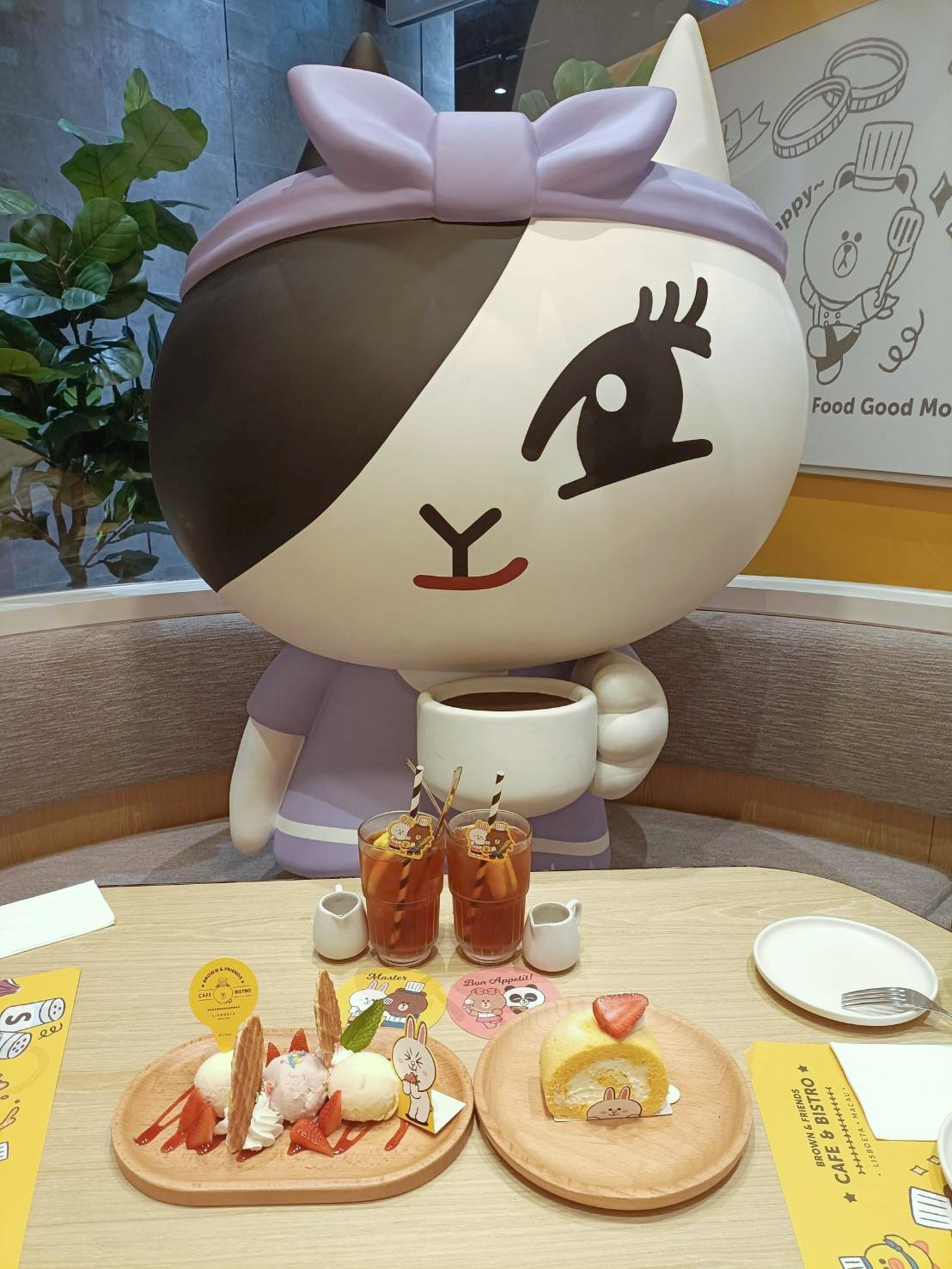 澳門| 澳門葡京人 BROWN & FRIENDS CAFE & BISTRO ~快來跟LINE FRIENDS熊大、兔兔、熊美一起用餐吧!