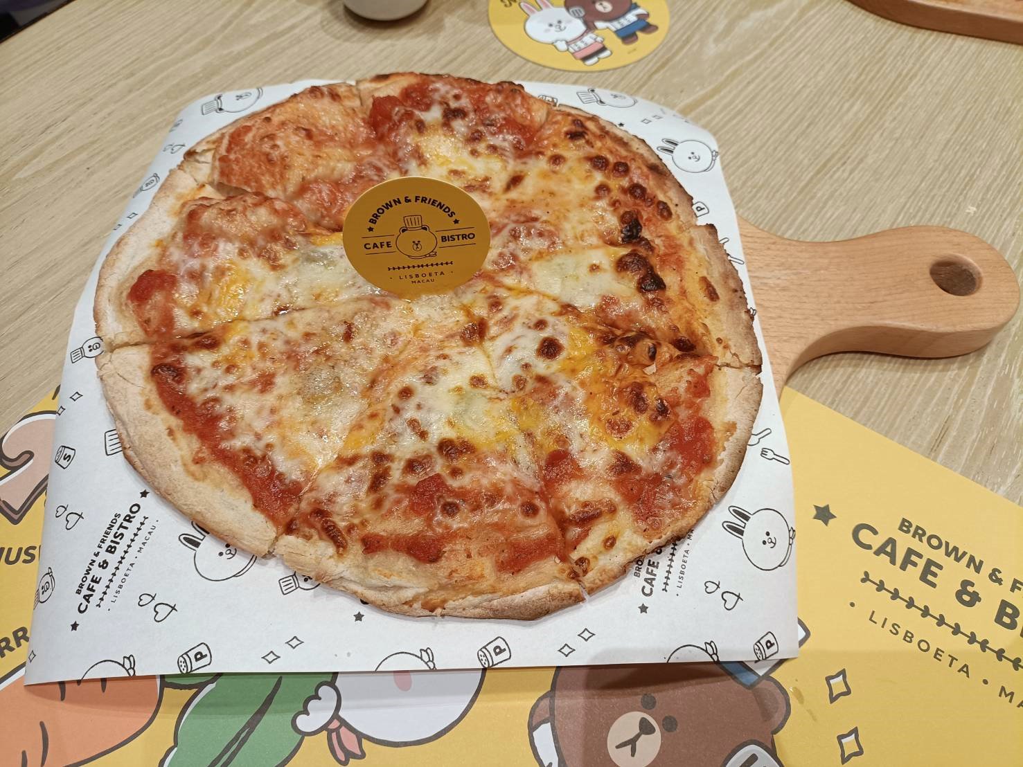 澳門| 澳門葡京人 BROWN & FRIENDS CAFE & BISTRO ~快來跟LINE FRIENDS熊大、兔兔、熊美一起用餐吧!