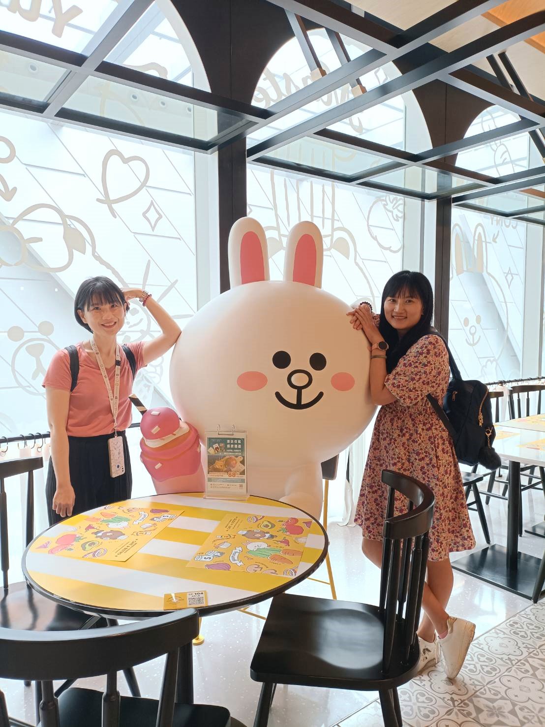 澳門| 澳門葡京人 BROWN & FRIENDS CAFE & BISTRO ~快來跟LINE FRIENDS熊大、兔兔、熊美一起用餐吧!