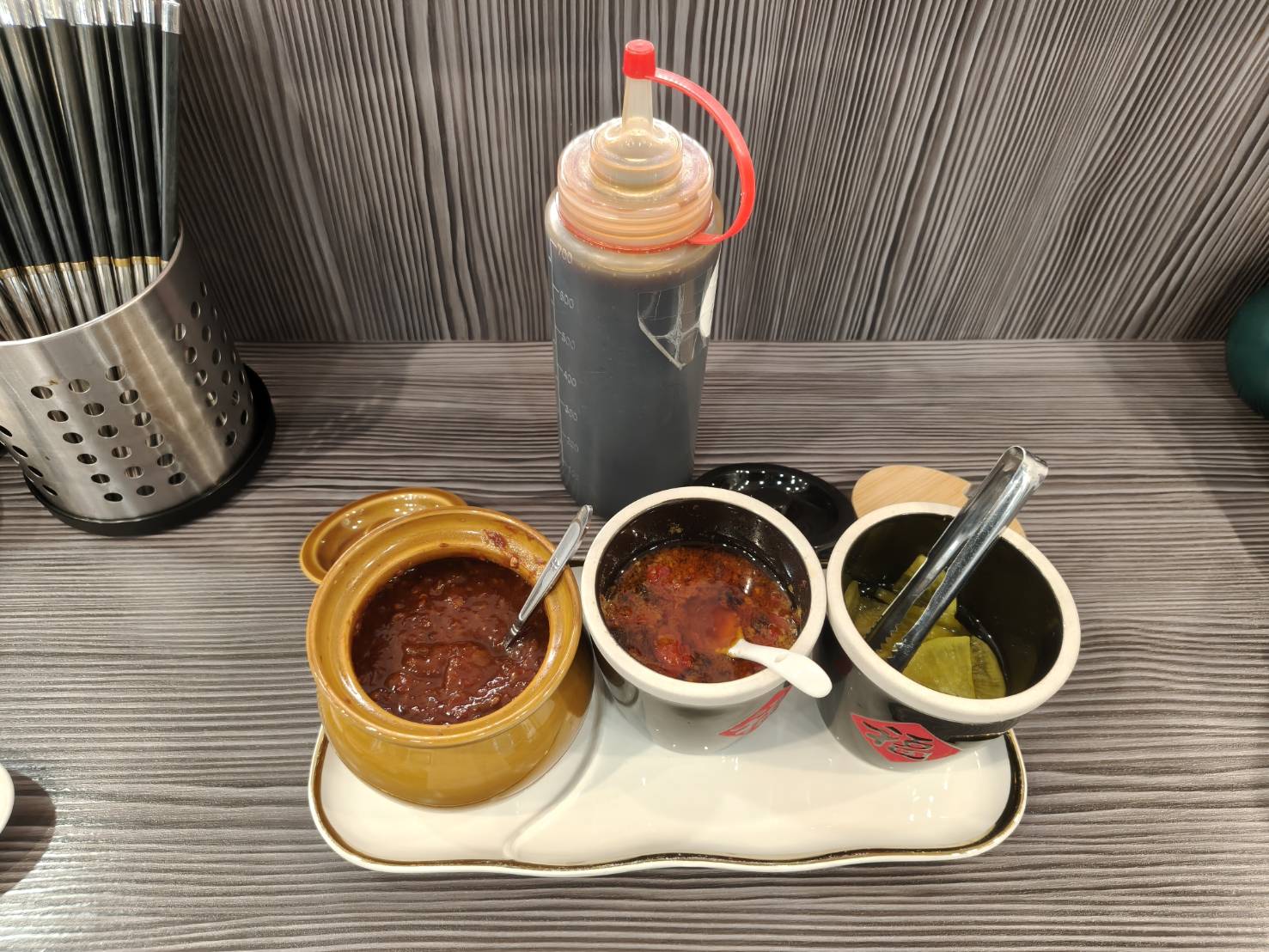 台北中山區小吃|騷煲-新台潮羊肉湯。首推紅燒羊小排湯~羊肉鮮嫩、湯頭濃郁醇香!