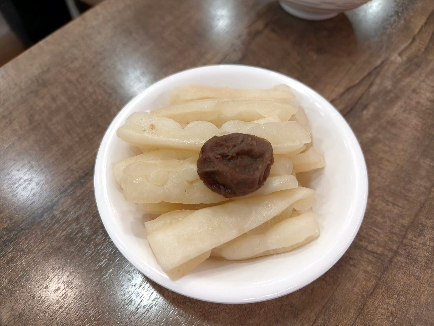 台北中山區小吃|騷煲-新台潮羊肉湯。首推紅燒羊小排湯~羊肉鮮嫩、湯頭濃郁醇香!