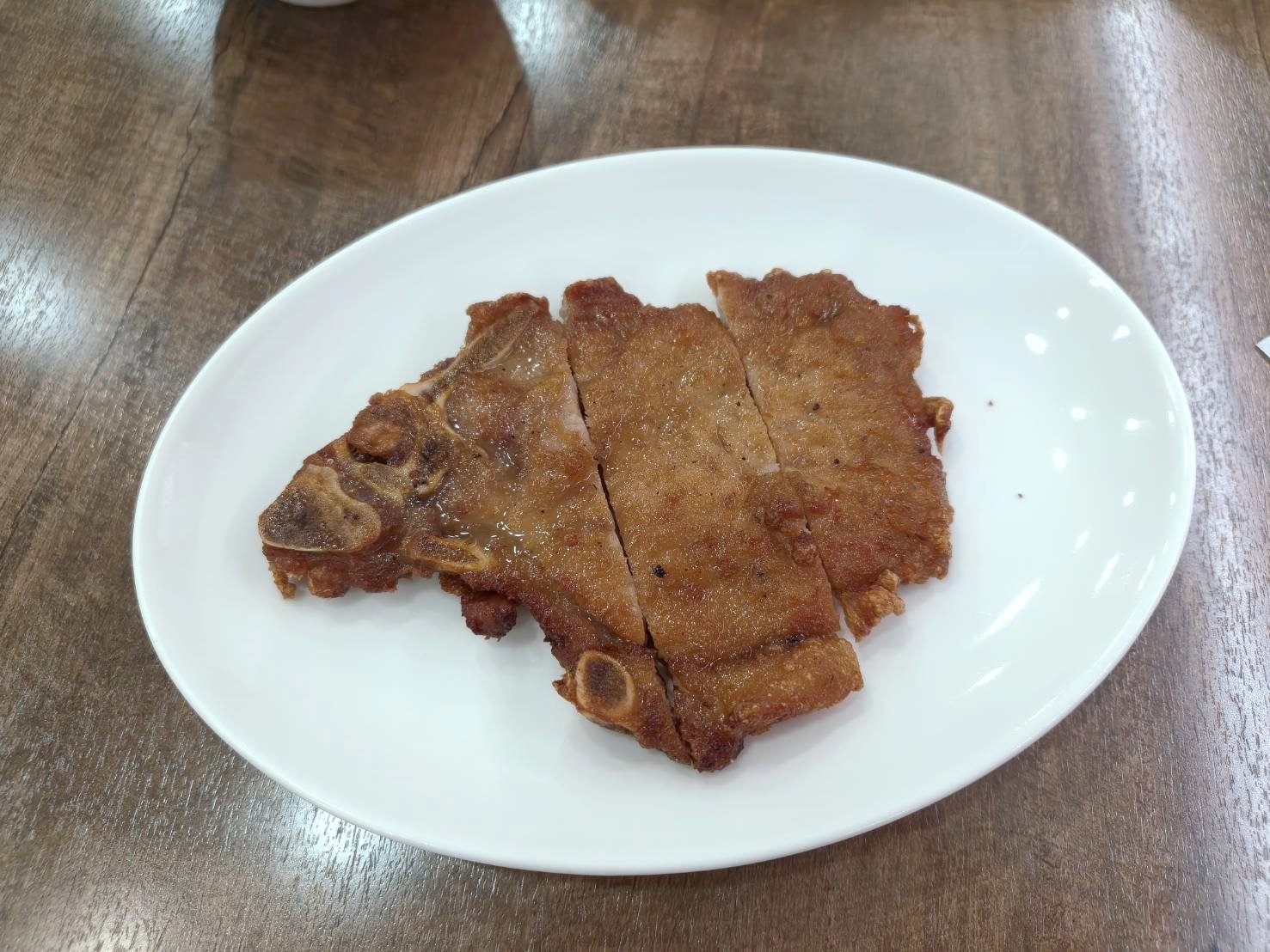 台北中山區小吃|騷煲-新台潮羊肉湯。首推紅燒羊小排湯~羊肉鮮嫩、湯頭濃郁醇香!