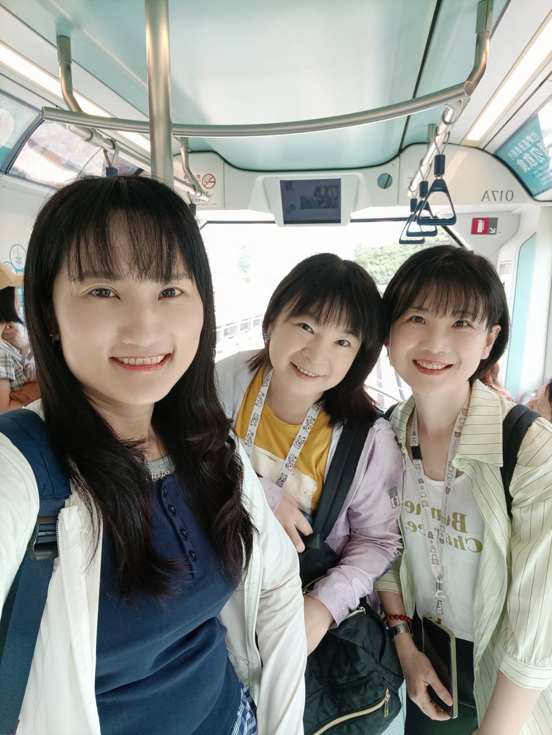 澳門|深井陳記燒鵝-銀河百老匯美食街。燒鵝、叉燒、油雞都油油亮亮、閃閃動人~好好吃喔!
