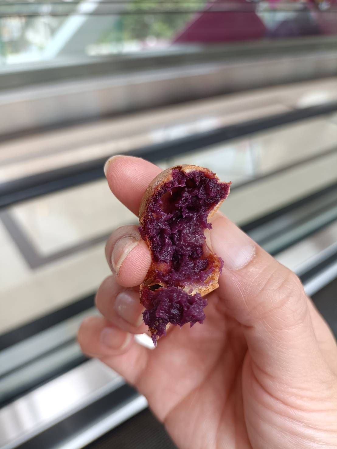 澳門|澤賢記蛋球仔(雞蛋仔)-銀河百老匯美食街。手工紫薯香滑順口、靜岡抹茶麻薯Q彈有勁!