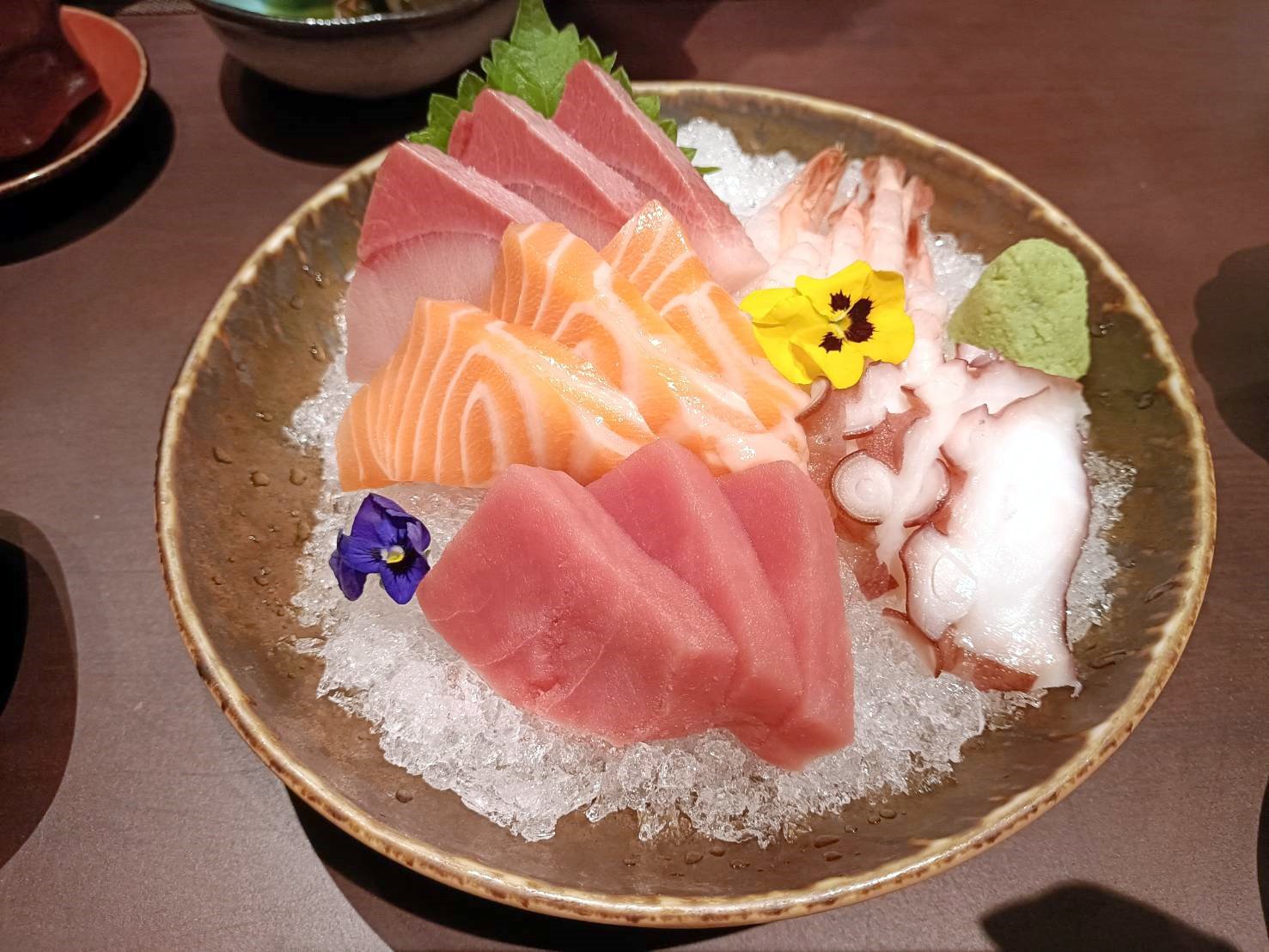 澳門|瀛菊 Kiku 和食週末放題(週末吃到飽)-新濠影匯 Studio City。單點吃到飽、料理現點現做~送餐上桌免拿取!加價還可酒品喝到飽!