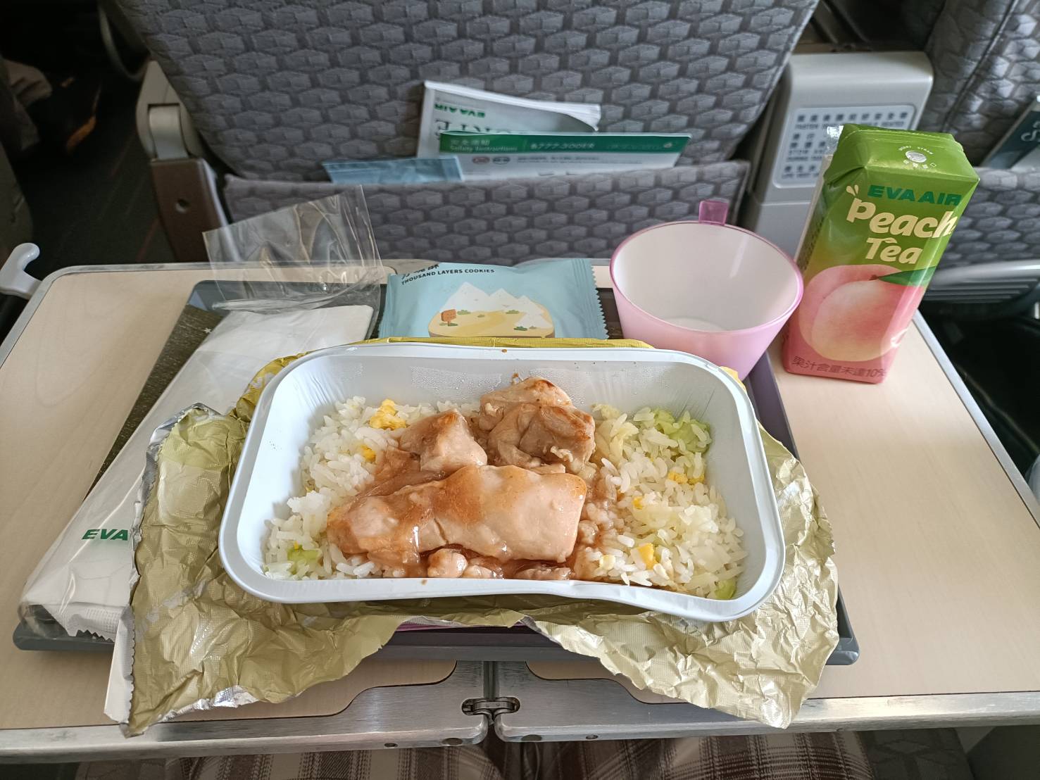 澳門|長榮航空波音 777-300ER 豪華經濟艙，BR802航班澳門飛台北。