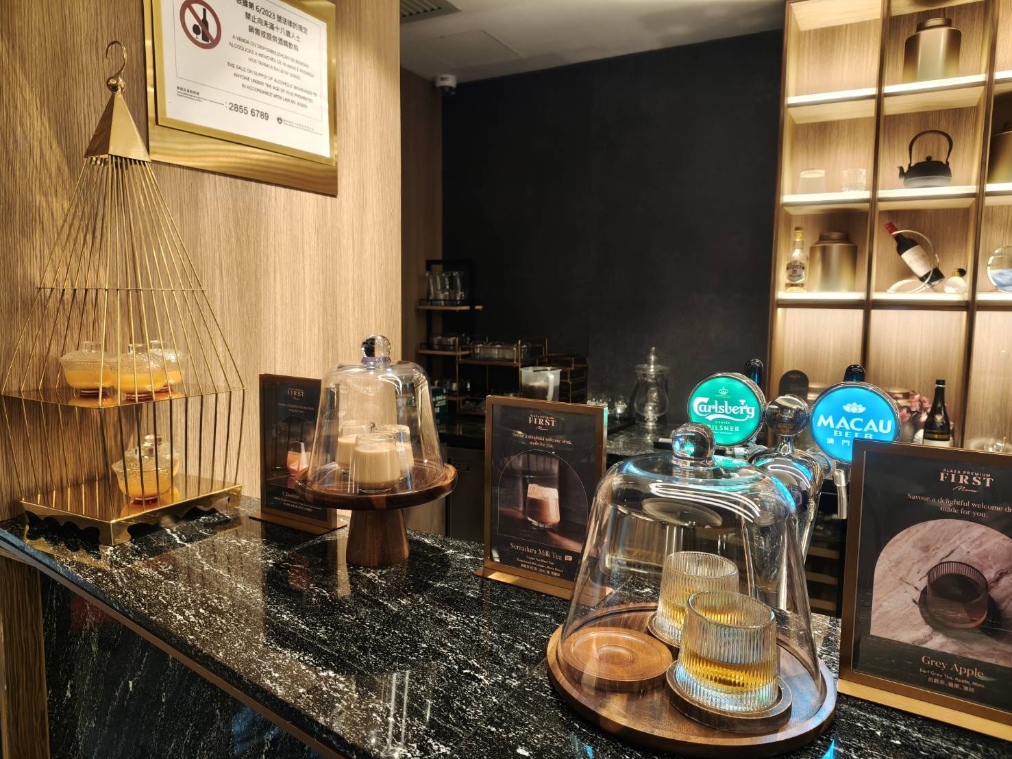 澳門|澳門機場貴賓室Plaza Premium Lounge。