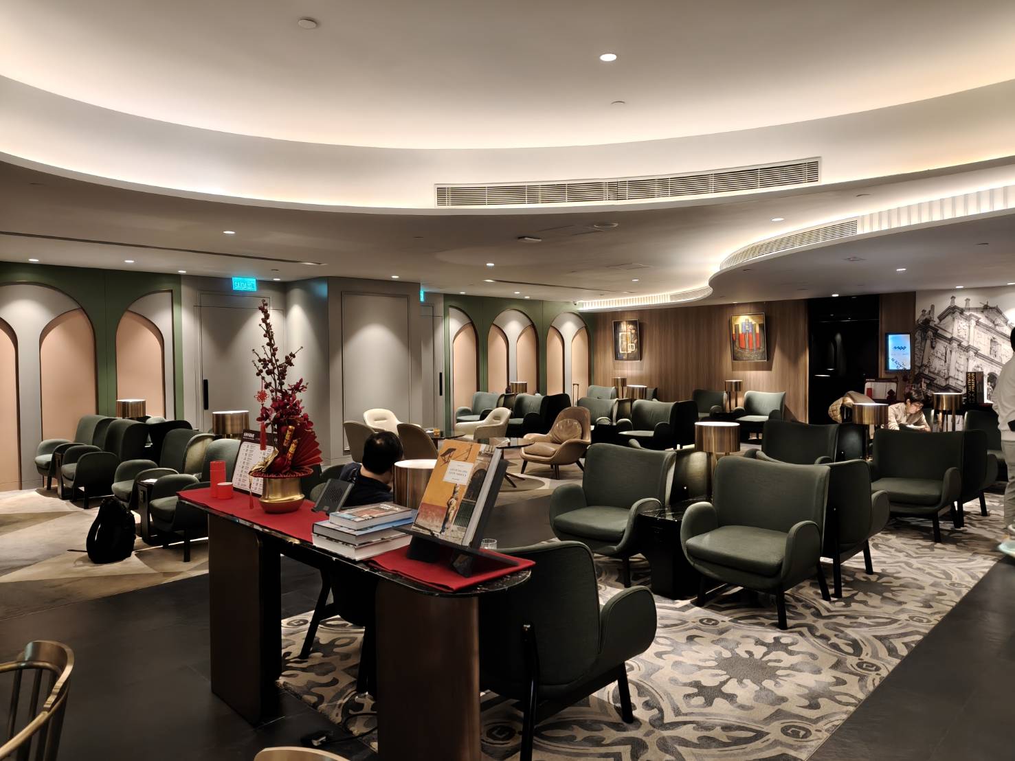 澳門|澳門機場貴賓室Plaza Premium Lounge。