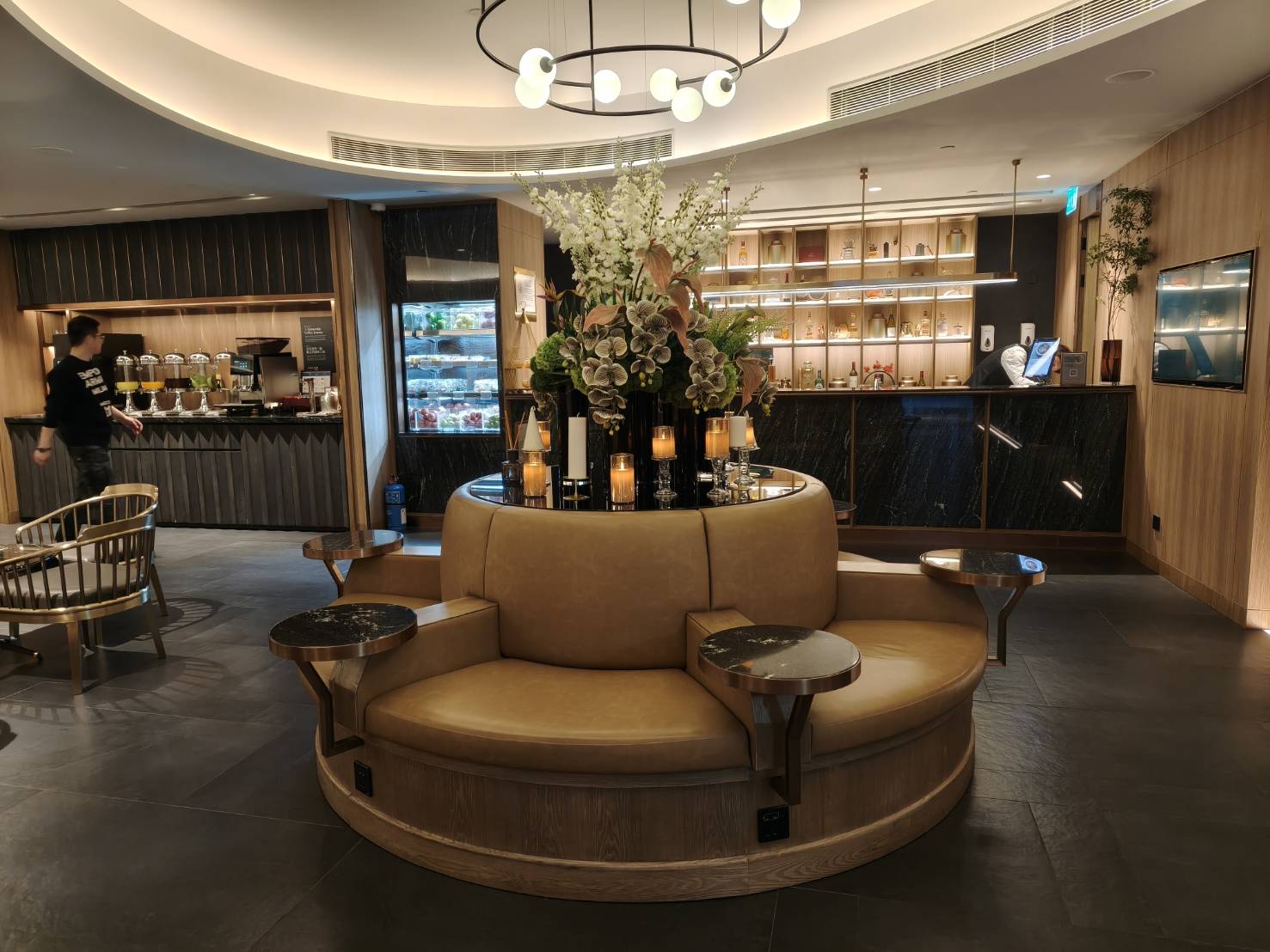 澳門|澳門機場貴賓室Plaza Premium Lounge。