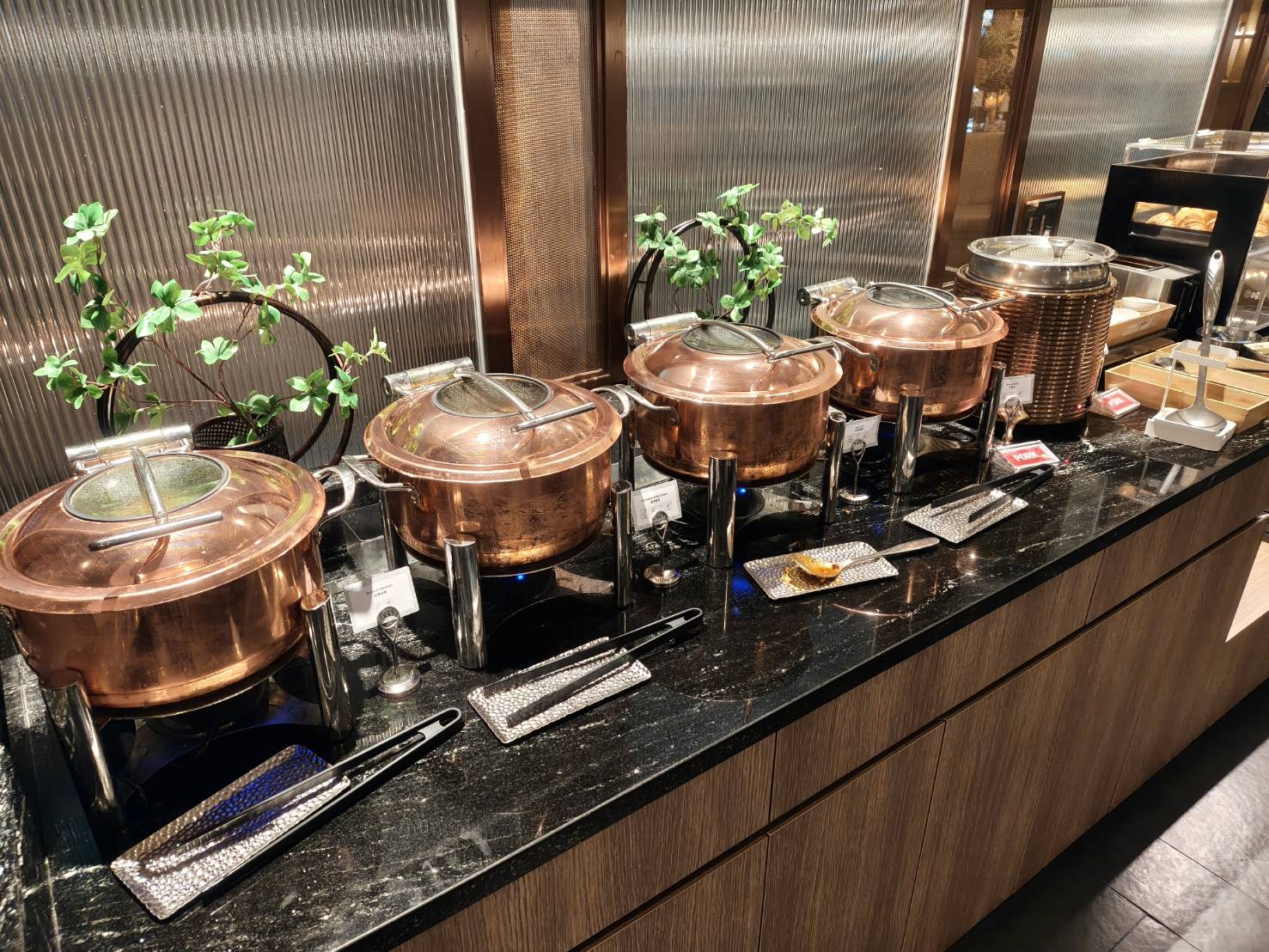 澳門|澳門機場貴賓室Plaza Premium Lounge。