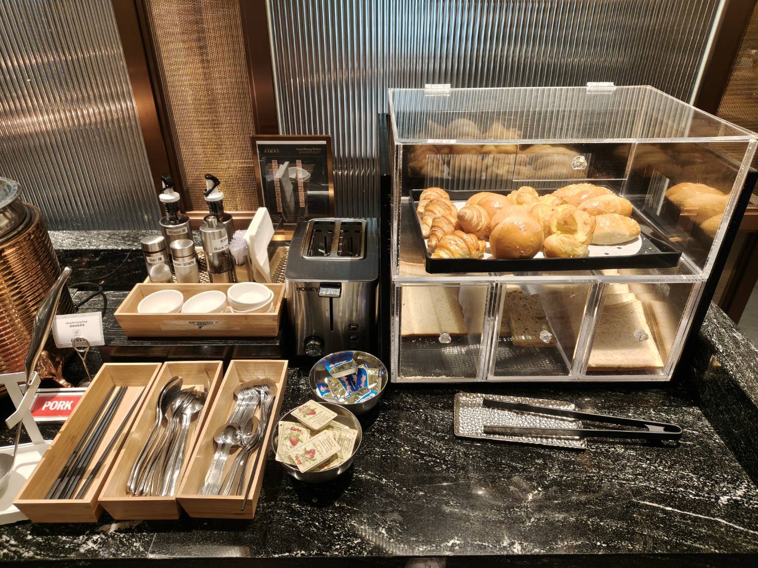澳門|澳門機場貴賓室Plaza Premium Lounge。
