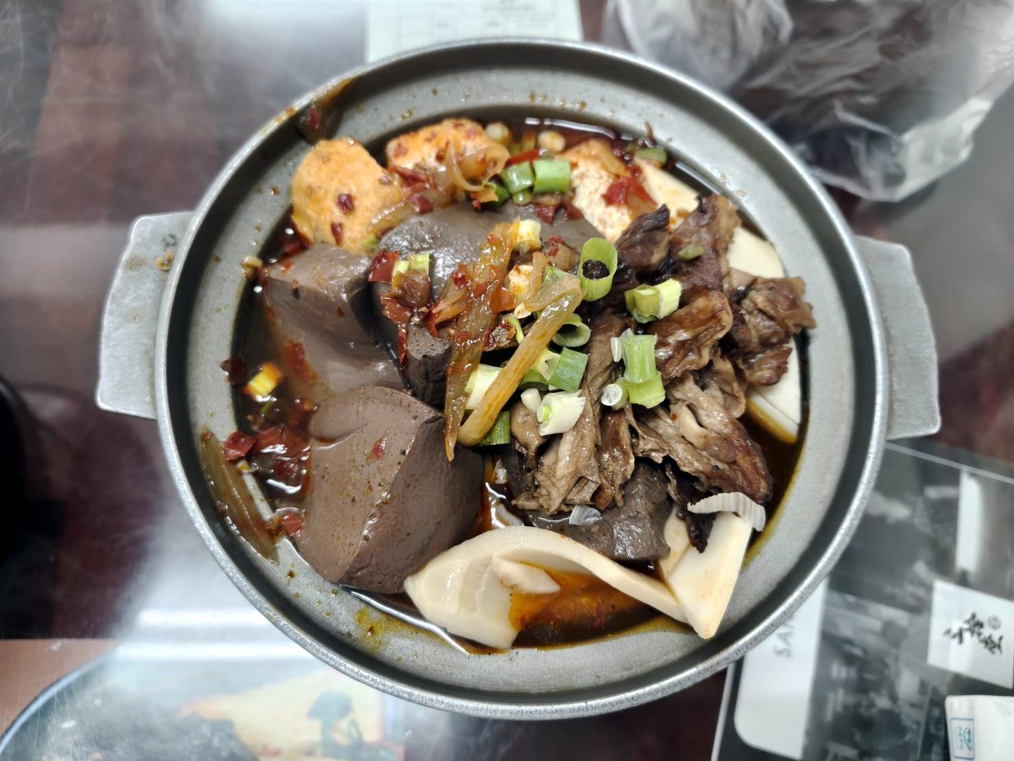 深坑老街美食|三拾堂麻辣鴨血臭豆腐、四大天王(大腸/鴨血/臭豆腐/竹筍)一鍋吃到四種好料!